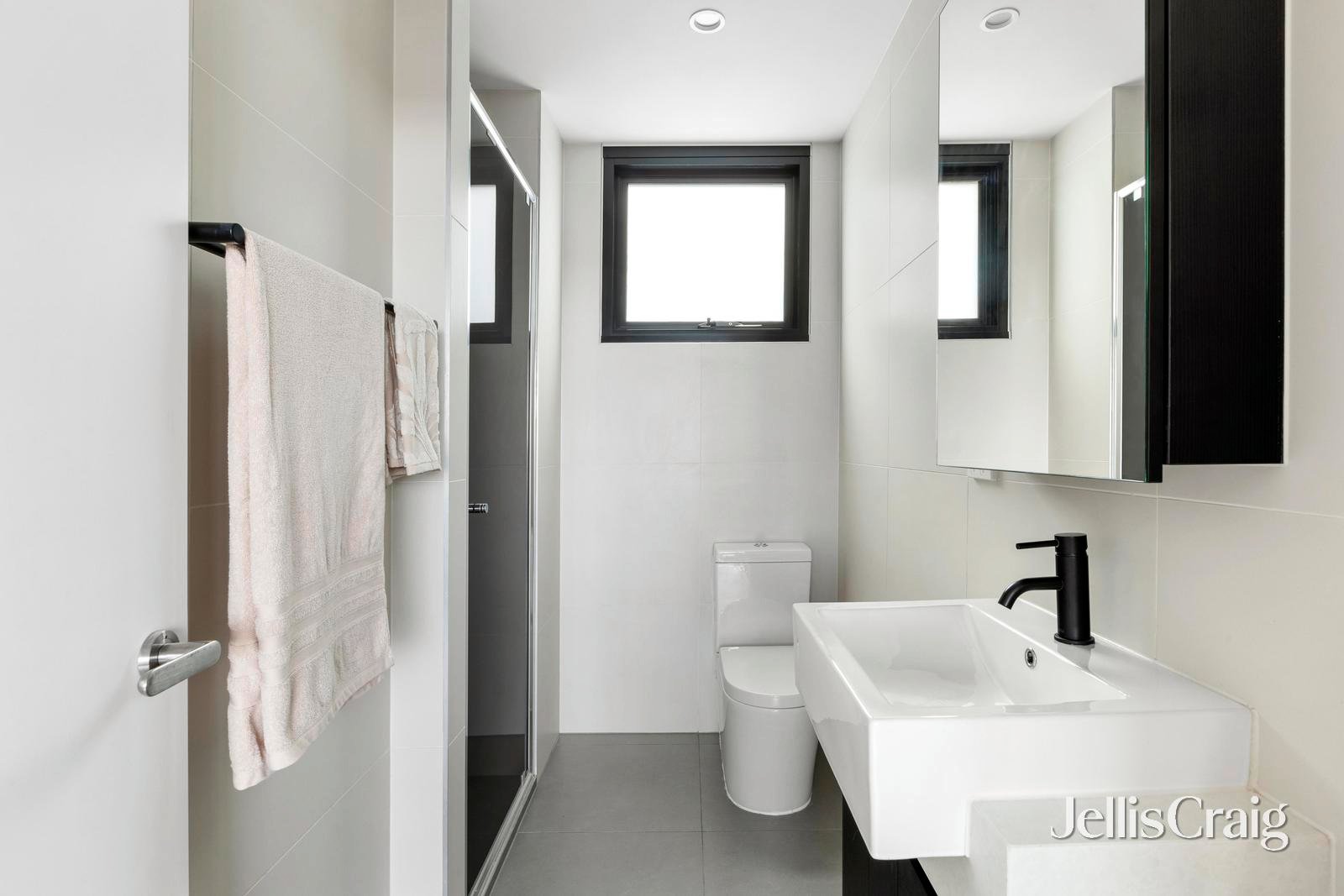 12/1A Campbell Grove, Northcote image 8