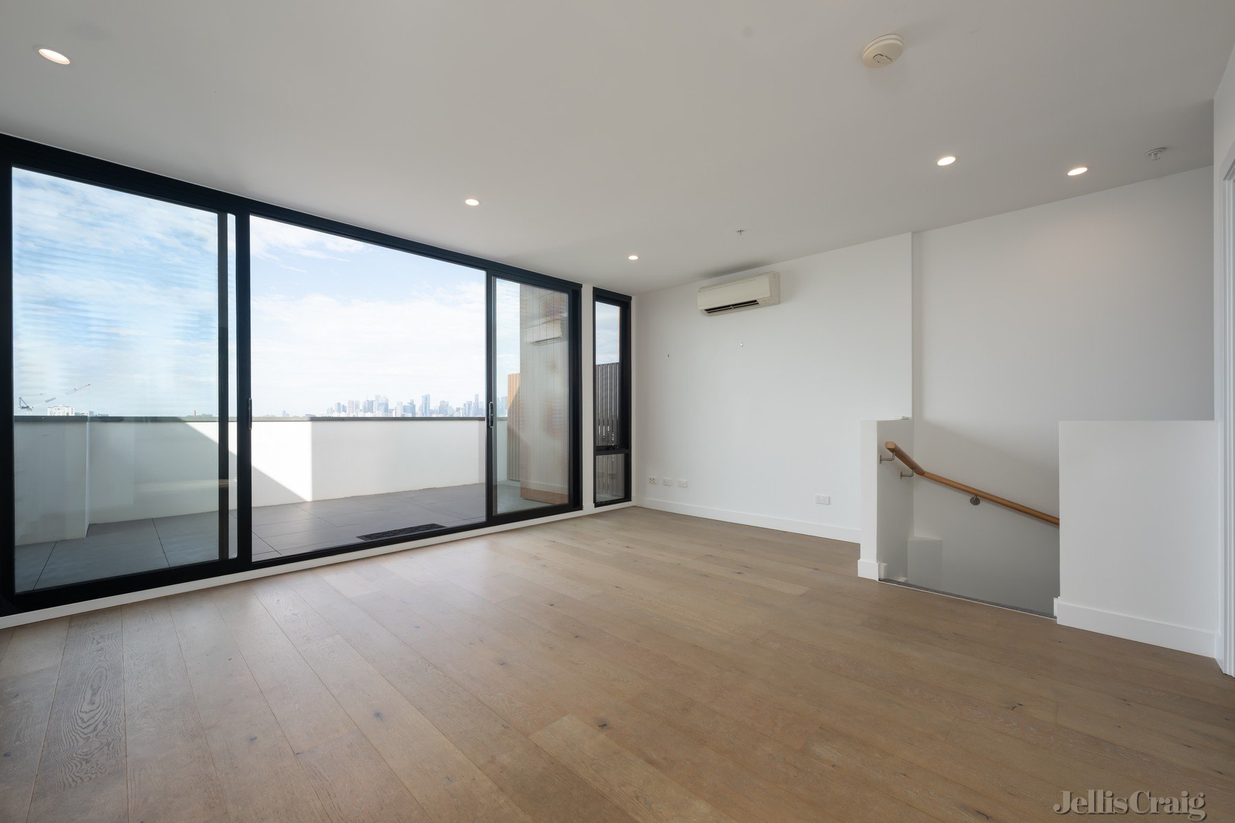 12/1A Campbell Grove, Northcote image 2