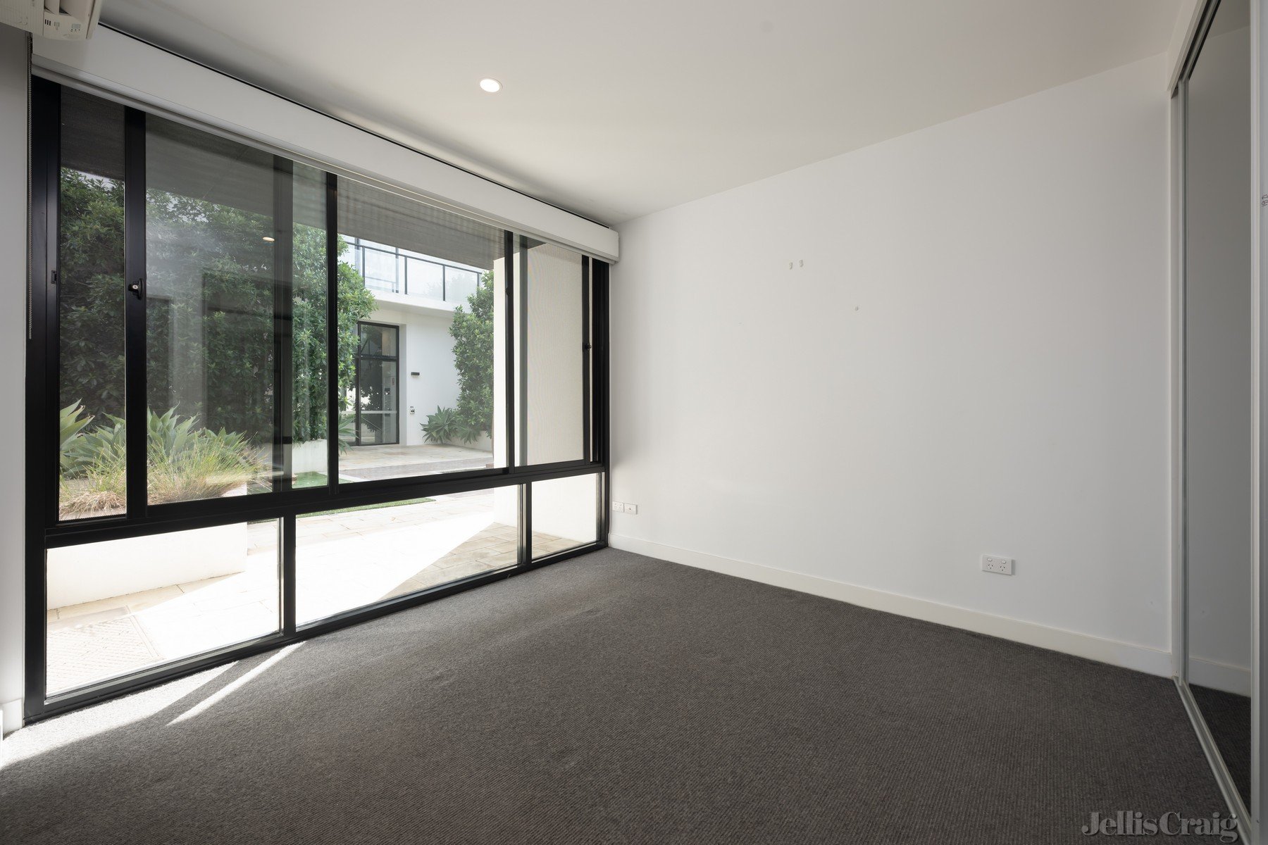 12/1A Campbell Grove, Northcote image 4