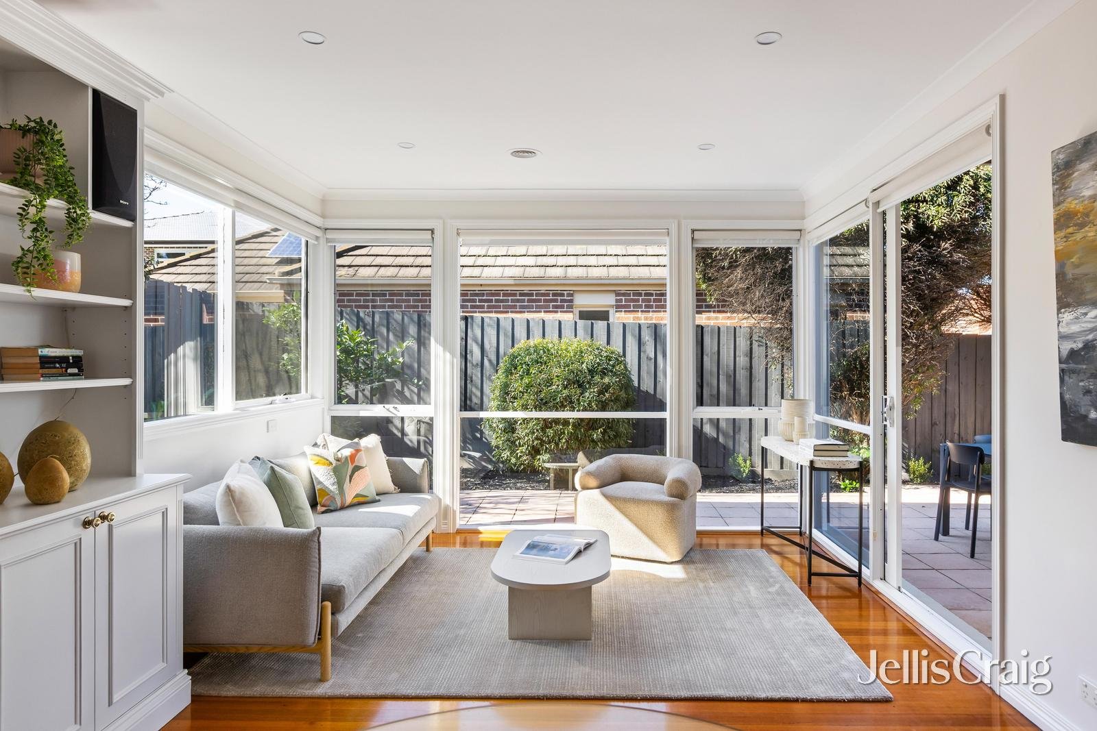 121a Through Road, Camberwell image 2