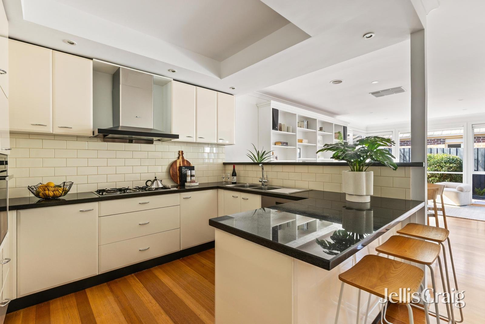 121a Through Road, Camberwell image 4