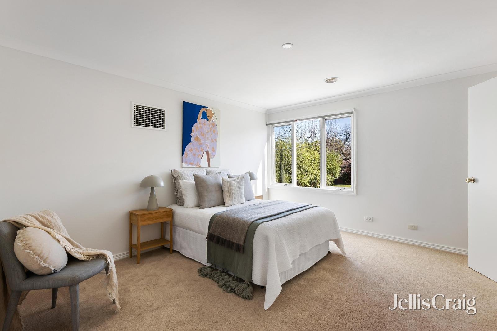 121a Through Road, Camberwell image 7