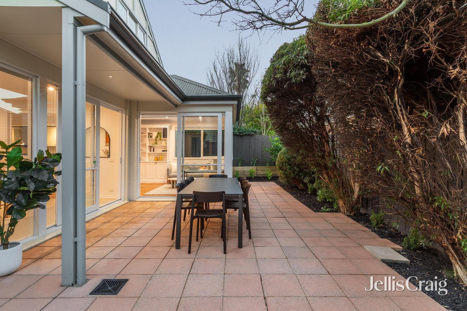 121a Through Road, Camberwell image 11