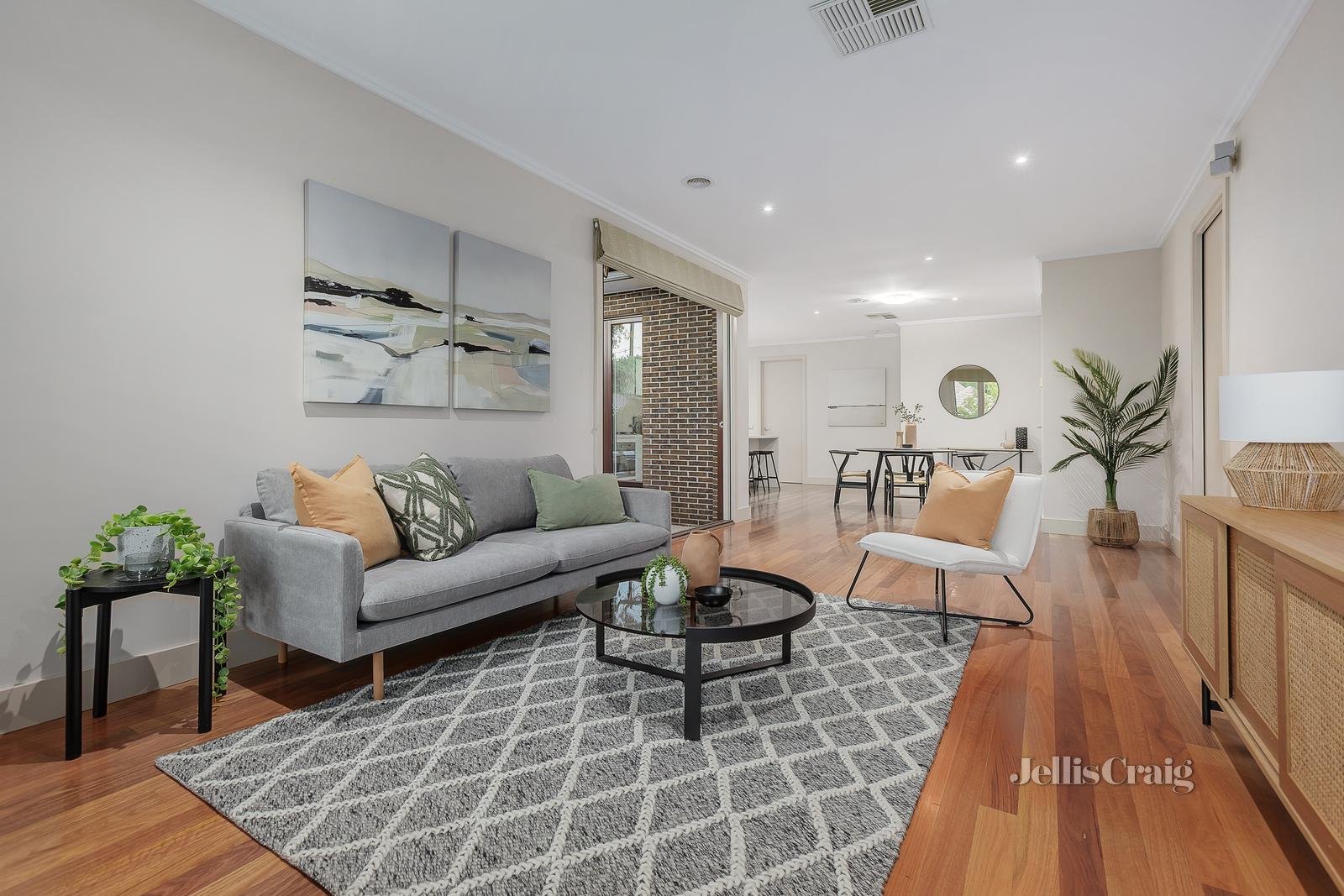 1/22-24 Winbourne Road, Mount Waverley image 2