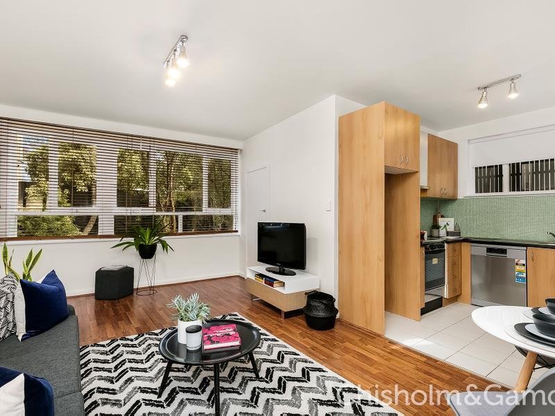 1/22 Charnwood Road, St Kilda image 7