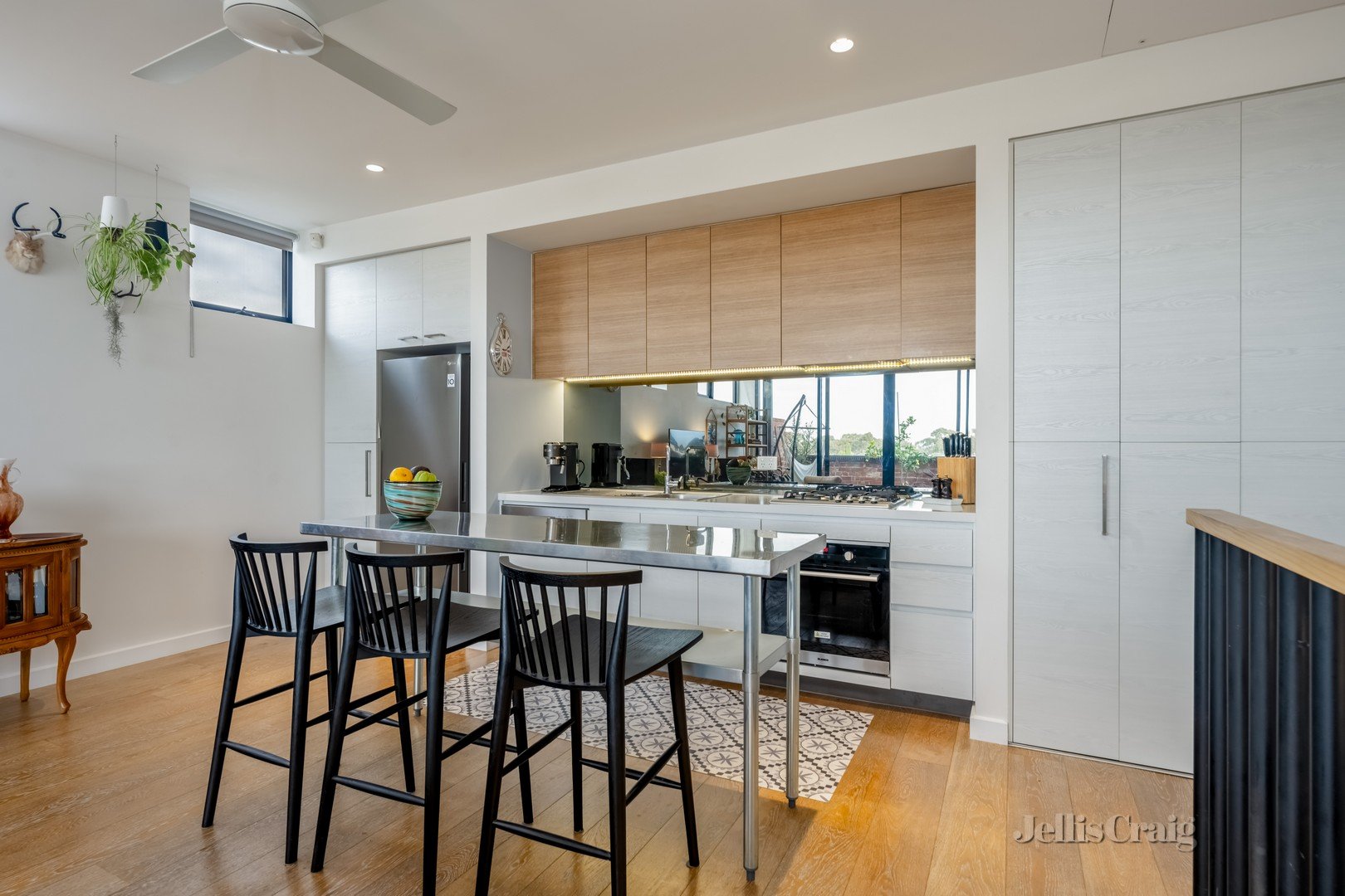 1/22 Gray Street, Brunswick image 2