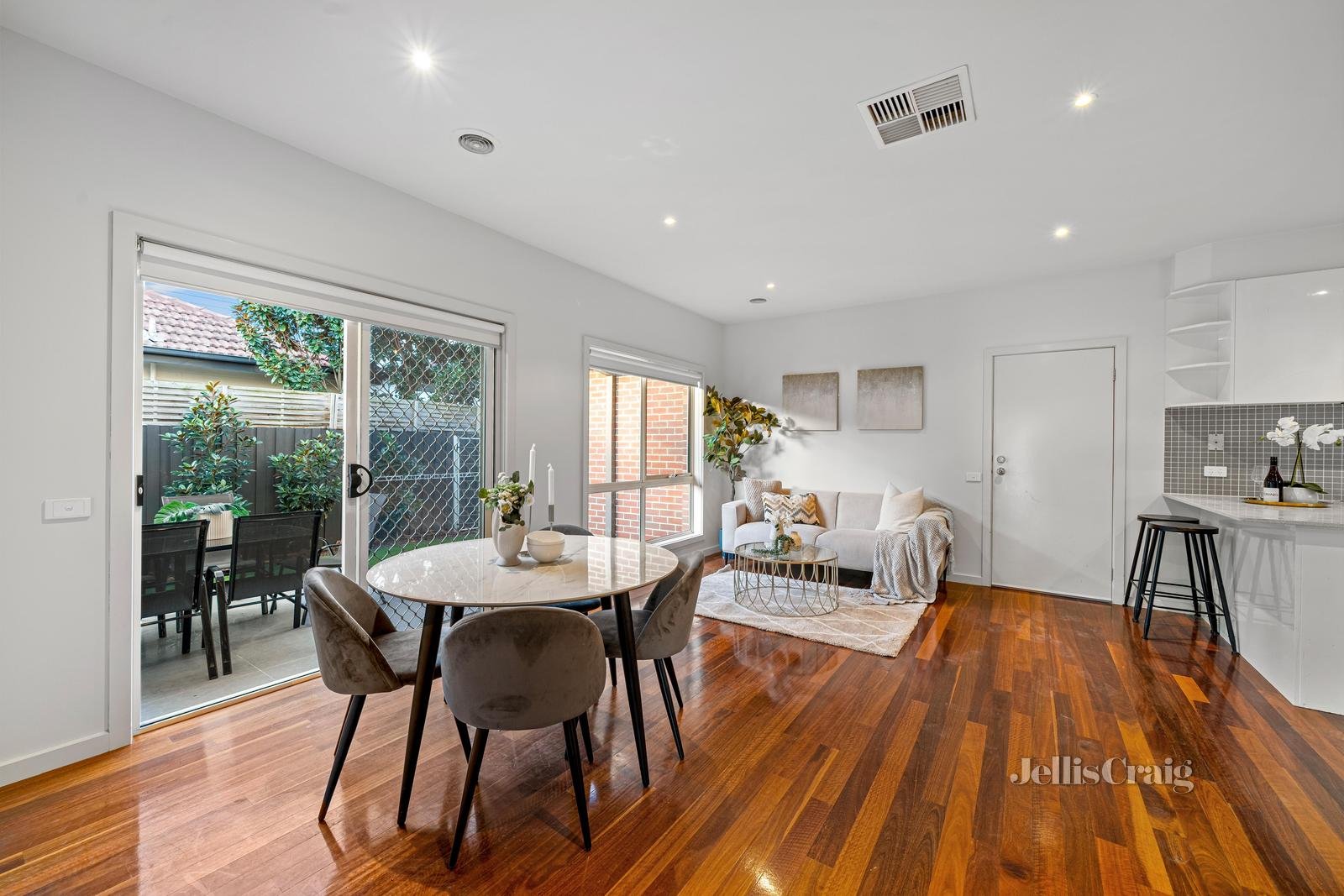 1/22 Hilton Street, Mount Waverley image 3