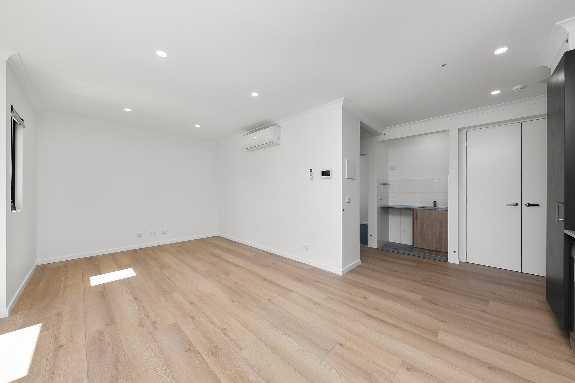 12/2 Howard Court, Clayton image 8