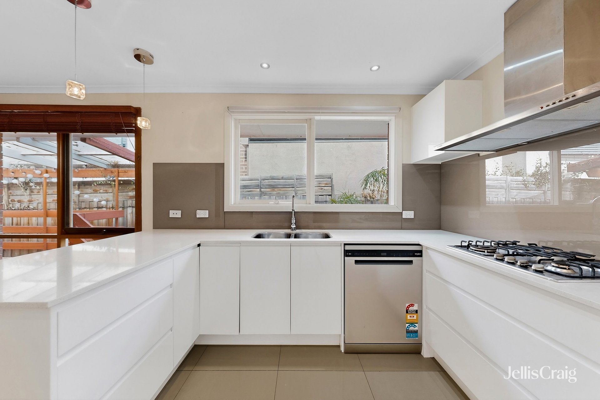 1/22 Jasper Road, Bentleigh image 2