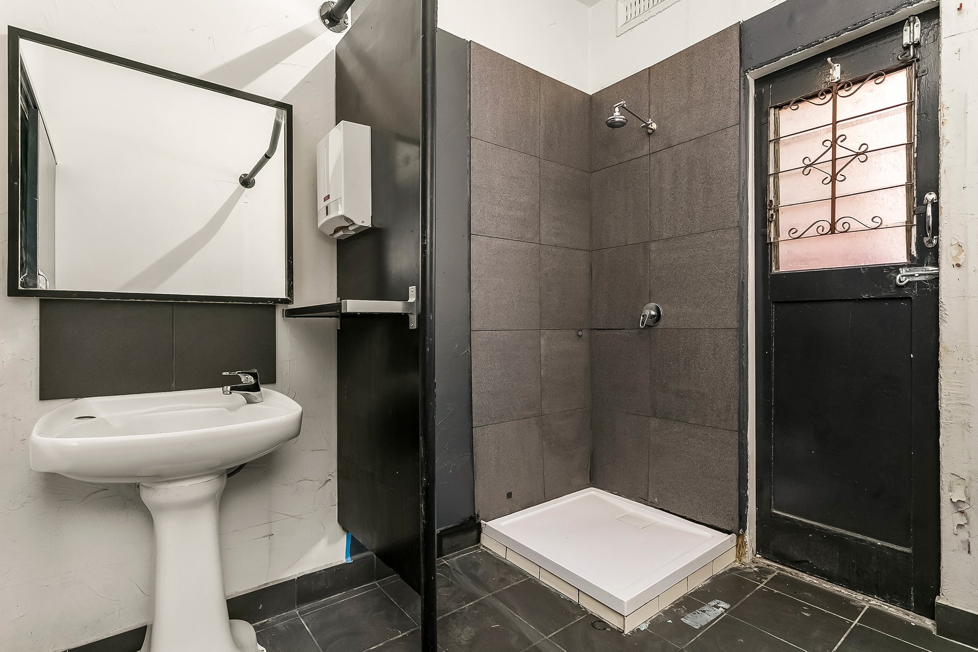 Property Gallery Thumbnail 6