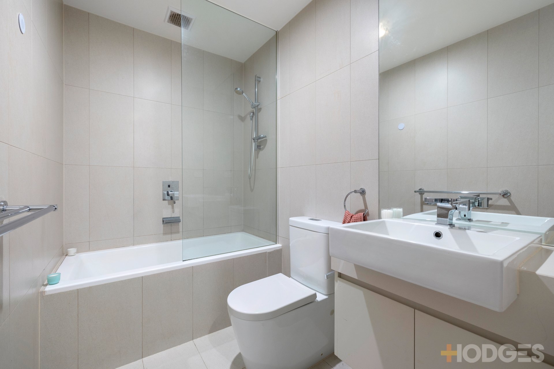 1 / 22 Kooyong Road Caulfield North