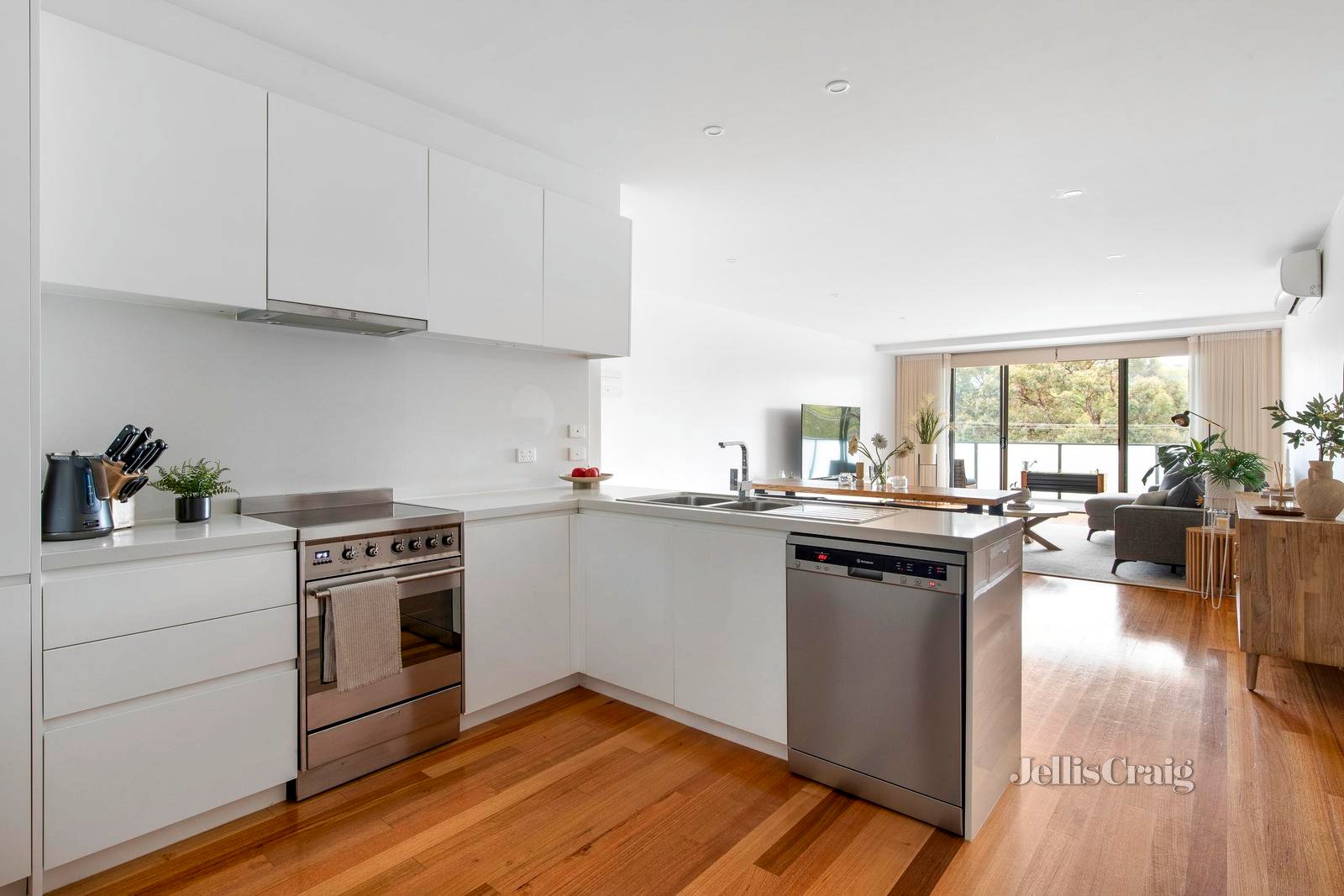 1/22 Louis Street, Greensborough image 3