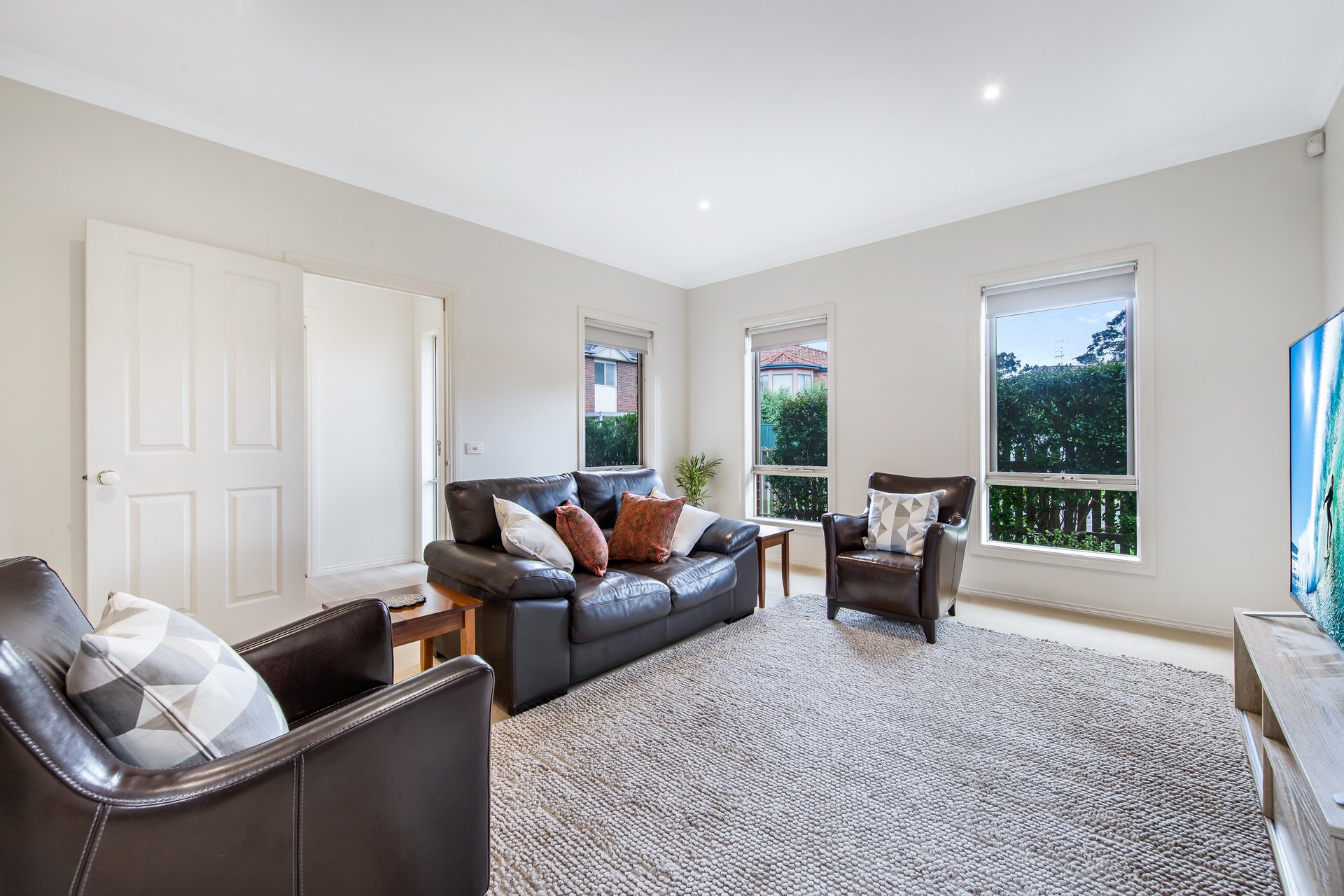 12/2 McKelvie Court, Glen Waverley image 2