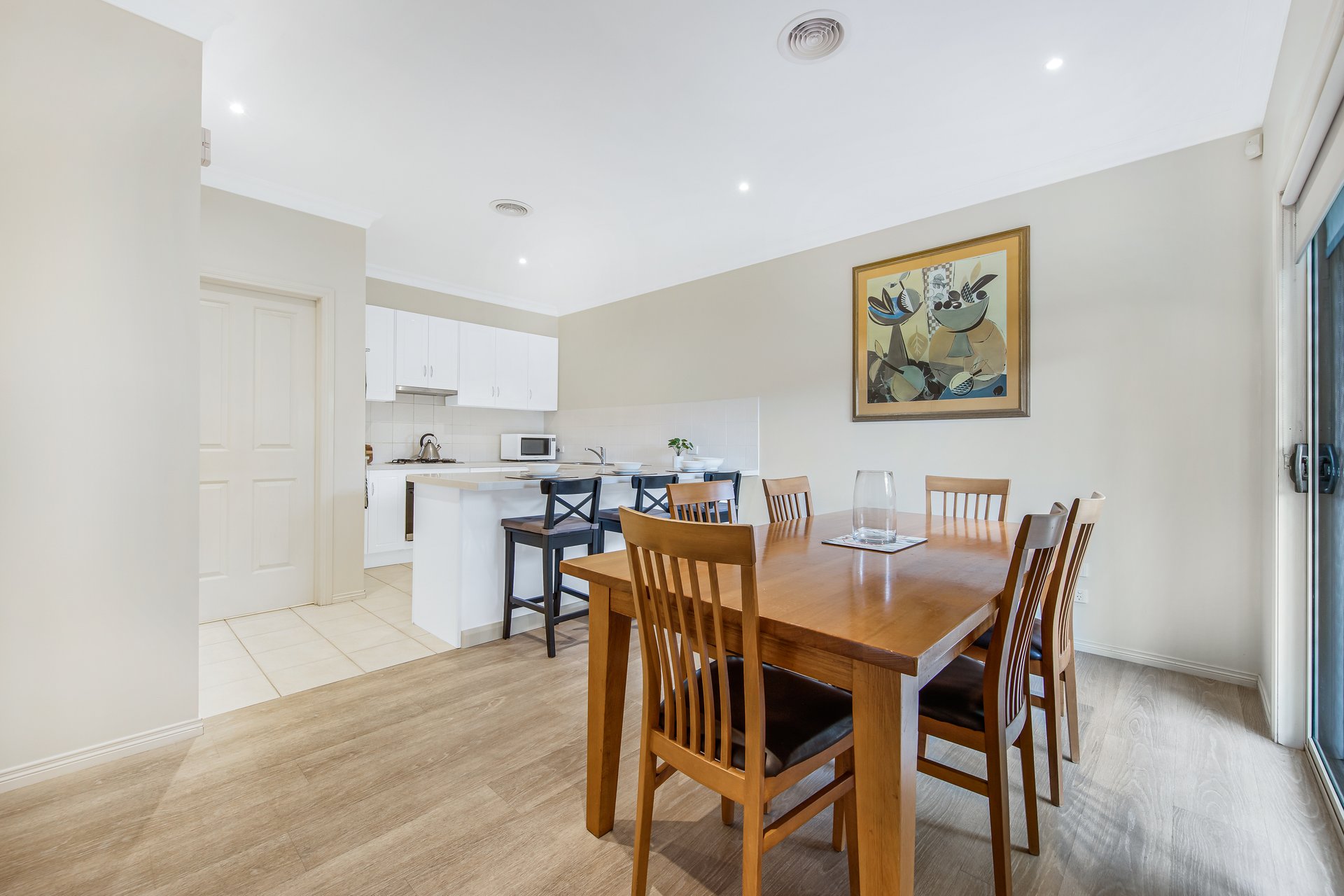 12/2 McKelvie Court, Glen Waverley image 3