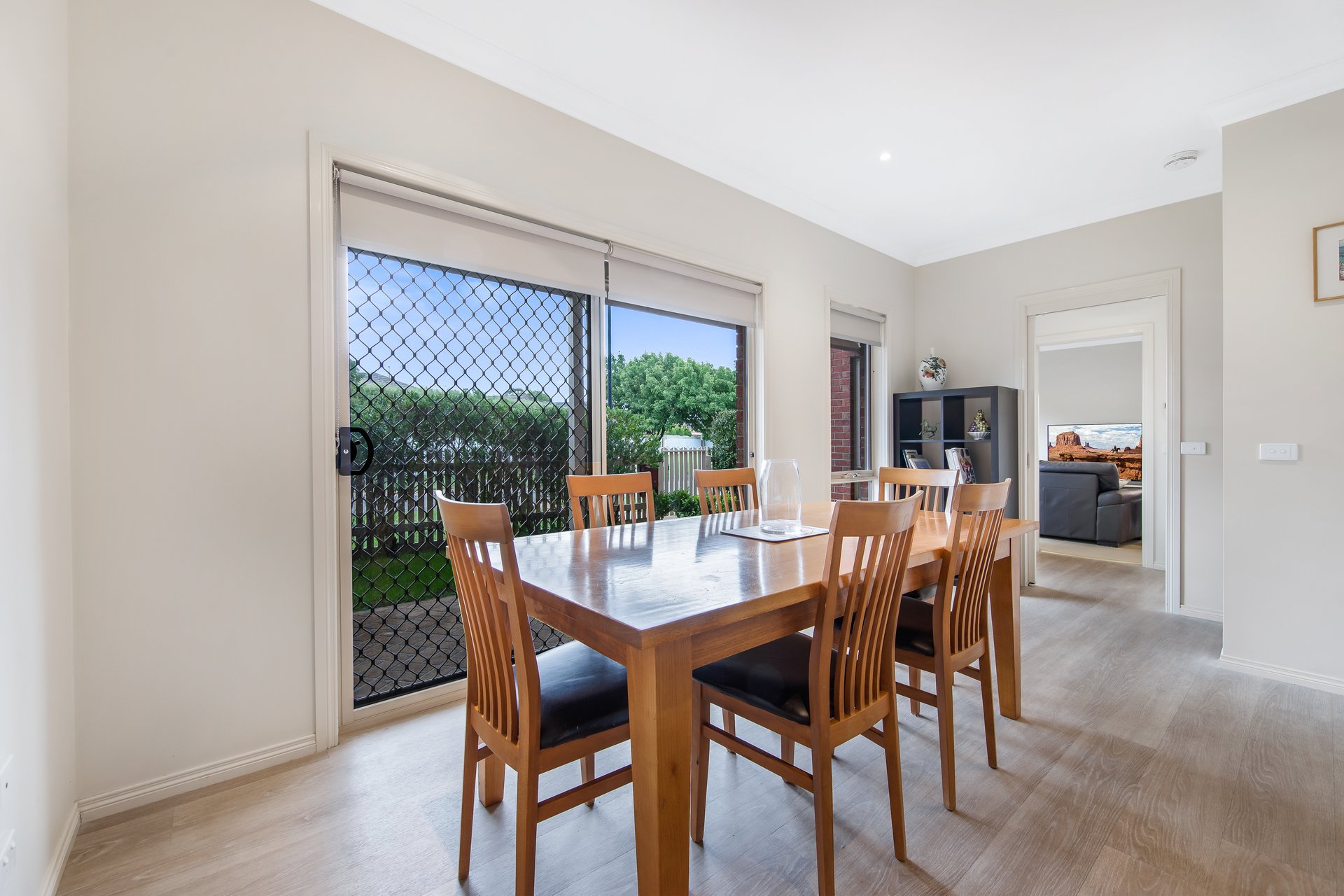 12/2 McKelvie Court, Glen Waverley image 5