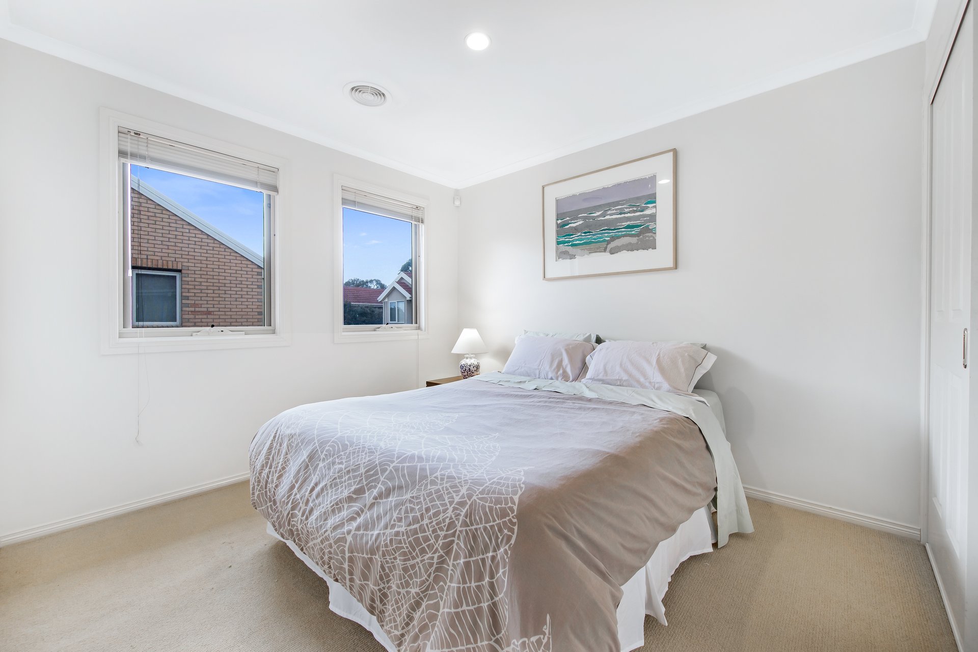 12/2 McKelvie Court, Glen Waverley image 8