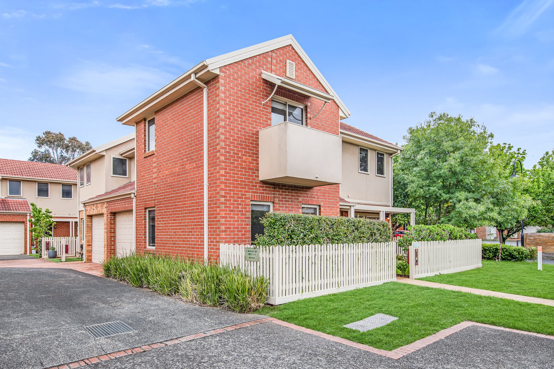 12/2 McKelvie Court, Glen Waverley image 10