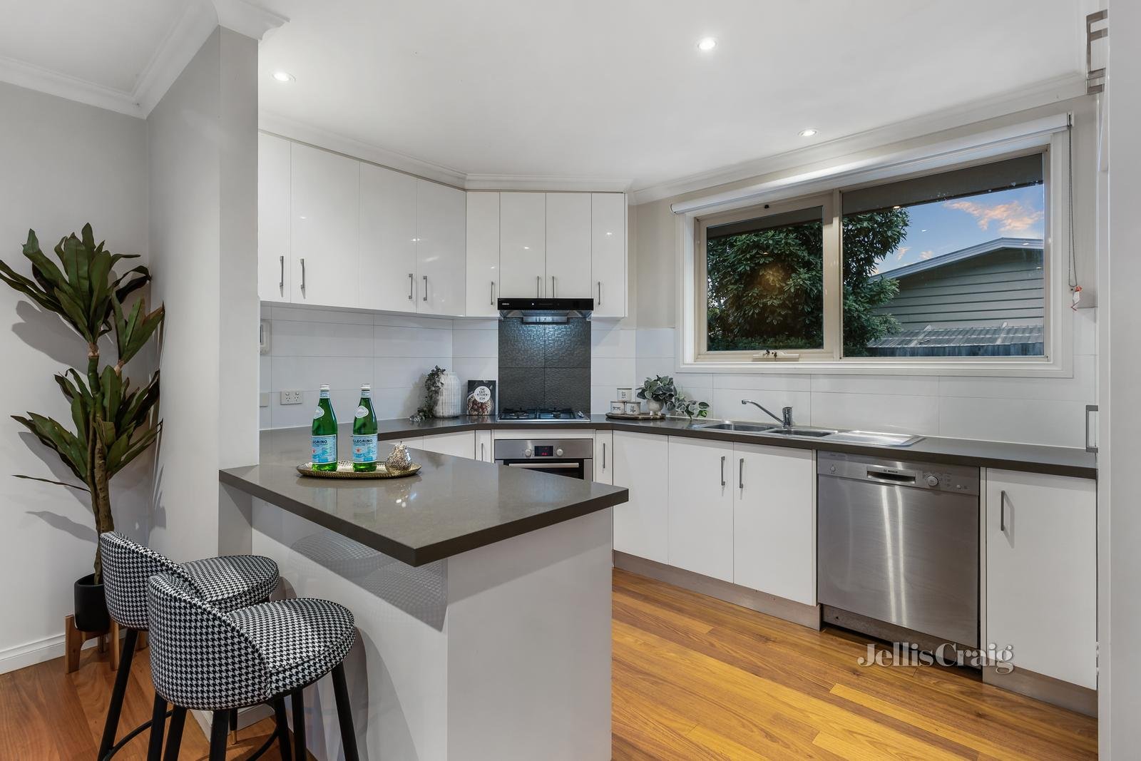 1/22 Mclaren Street, Mount Waverley image 3