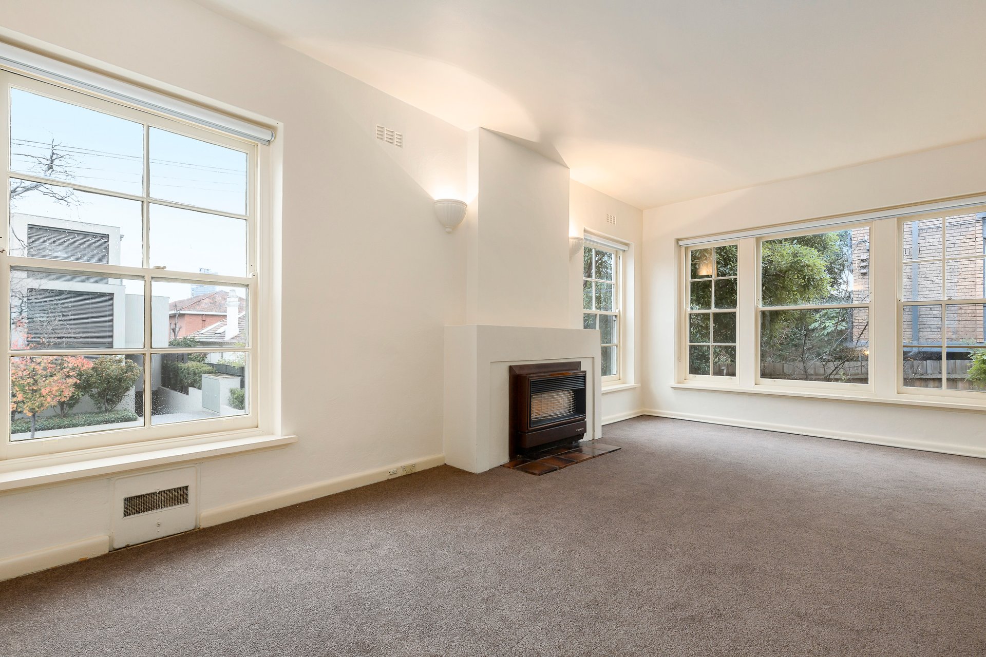 Property Gallery Thumbnail 3