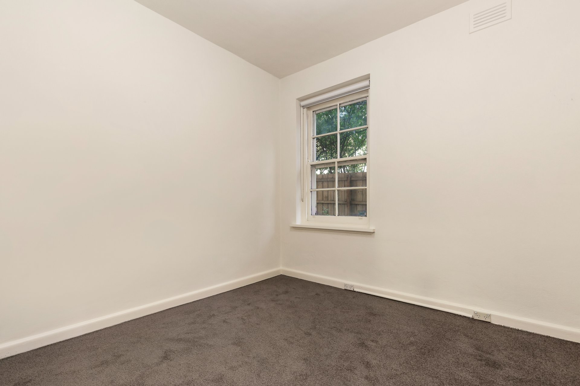 Property Gallery Thumbnail 8