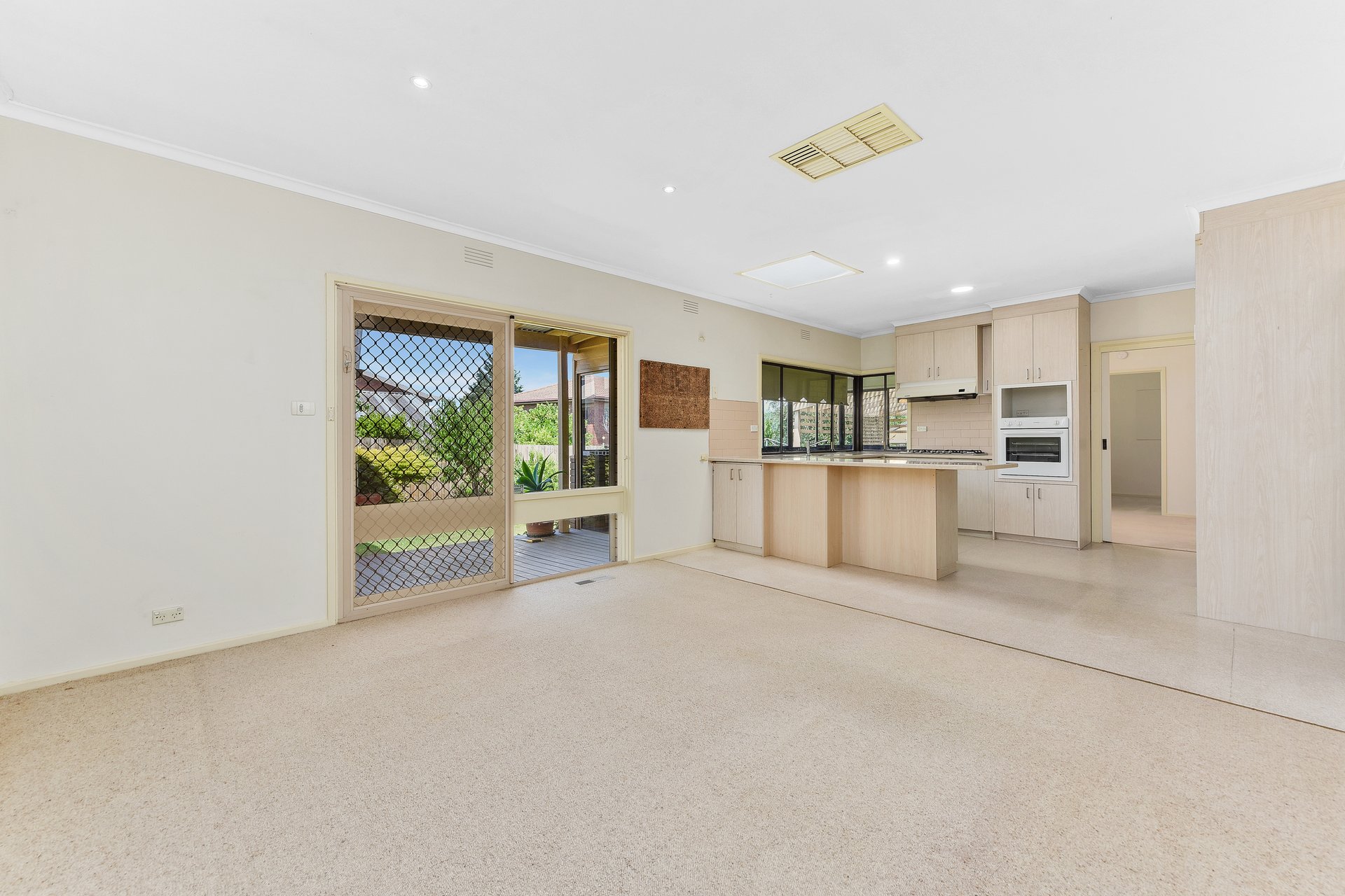 122 Whites Lane, Wheelers&nbsp;Hill image 3