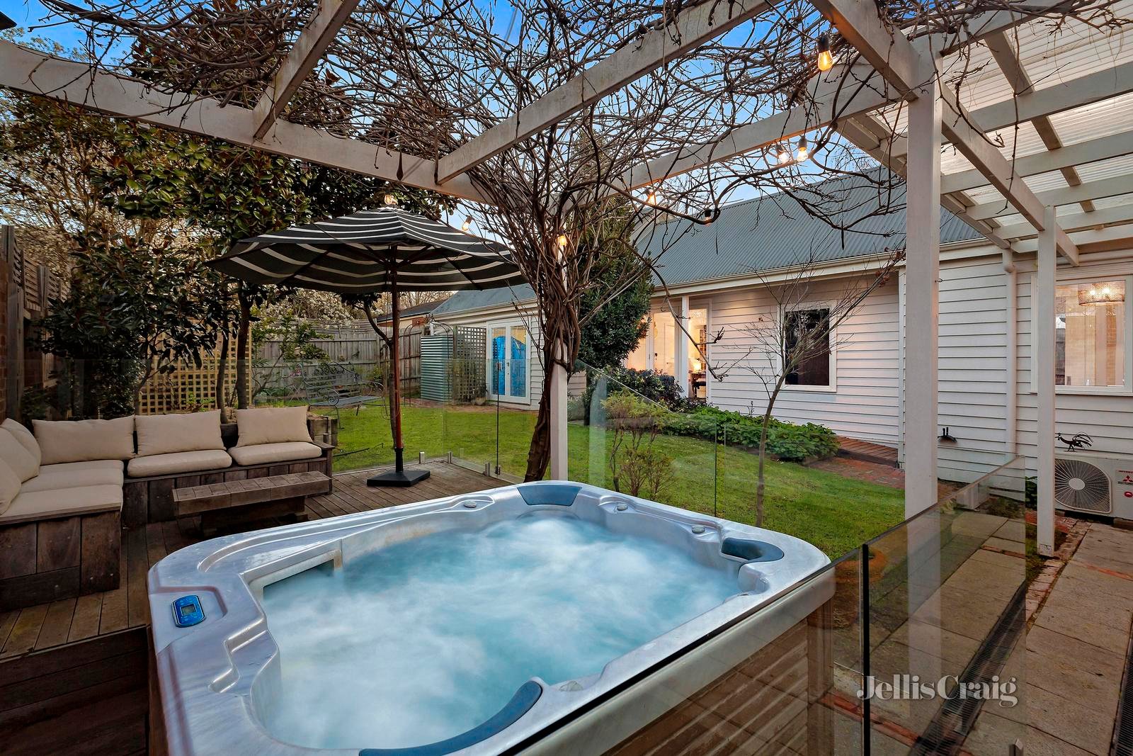 122 Windsor Crescent, Surrey Hills image 6