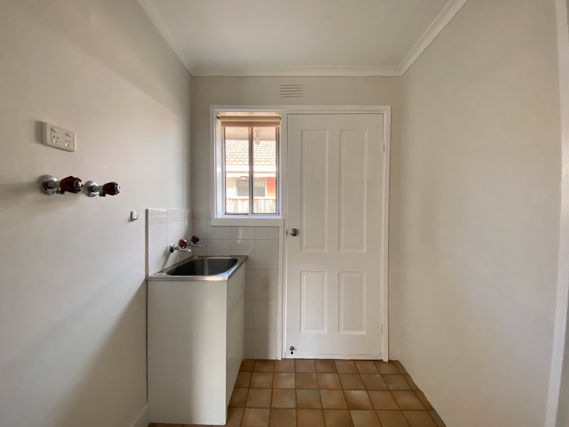 1/22 Wirksworth Street, Herne Hill image 6