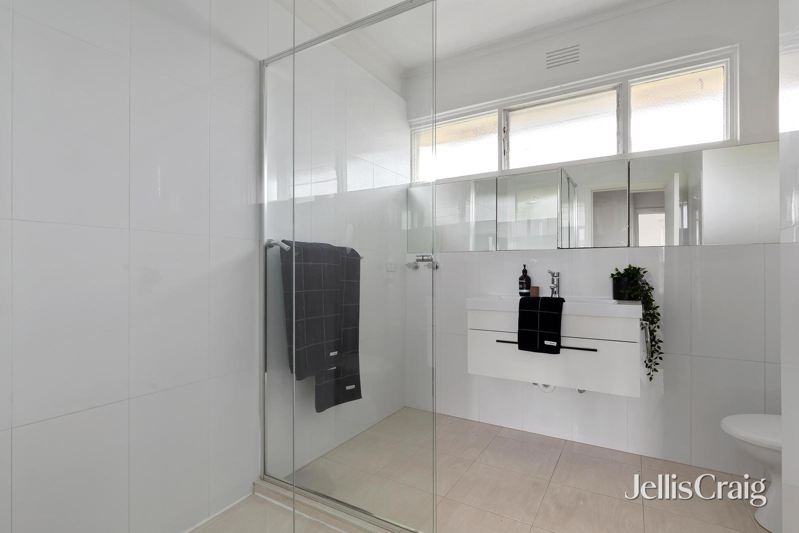 12/24 Mathoura Road, Toorak image 9