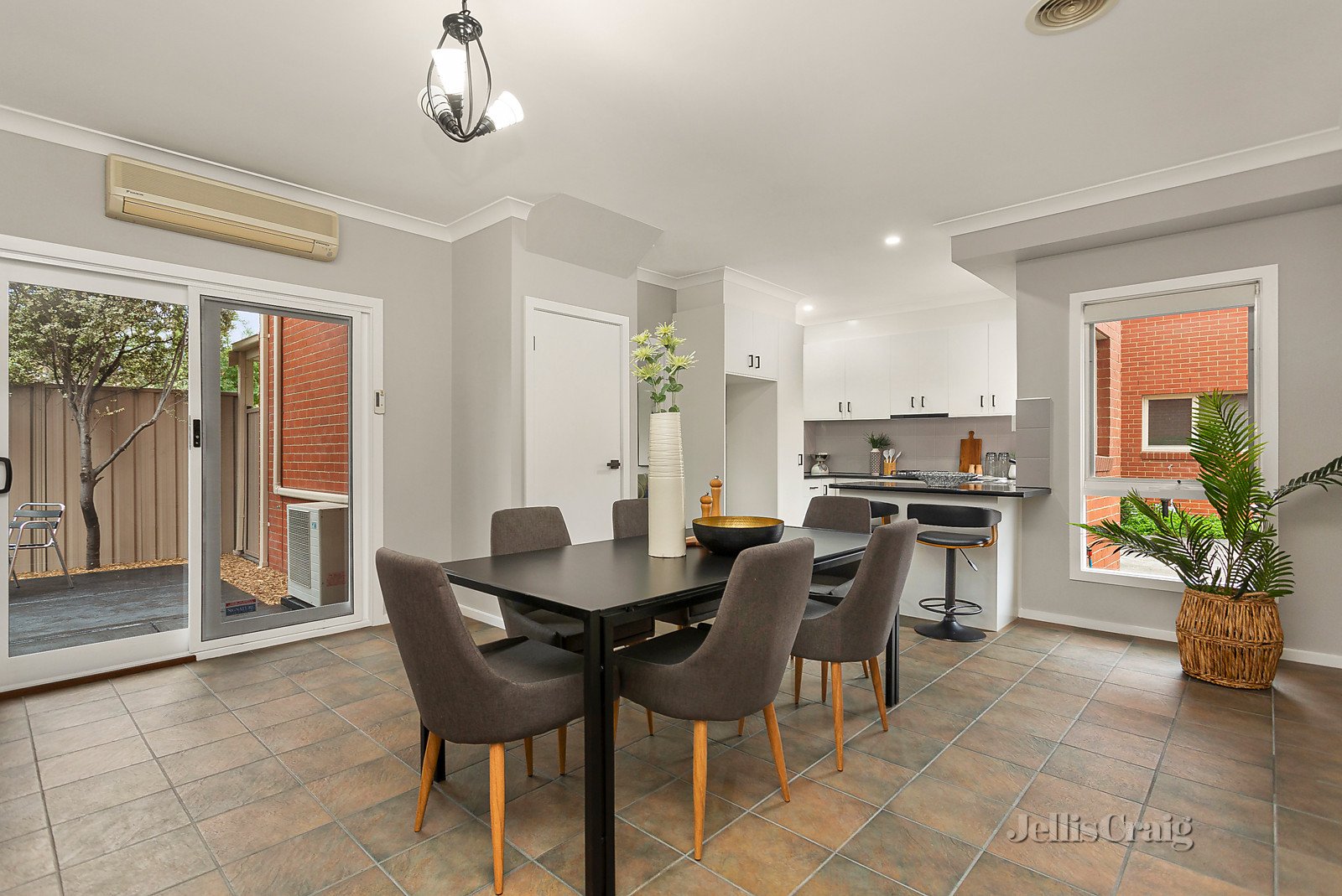 1/225 Maribyrnong Road, Ascot Vale image 4