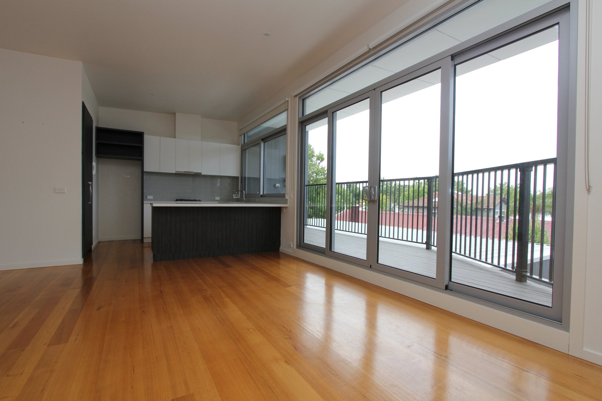 Property Gallery Thumbnail 3