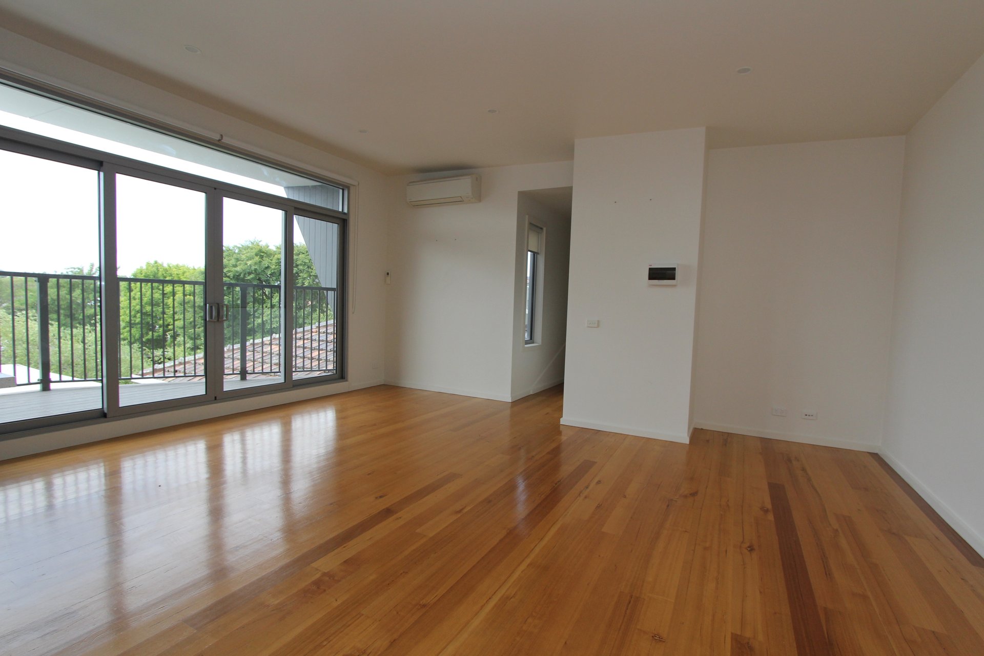 Property Gallery Thumbnail 8