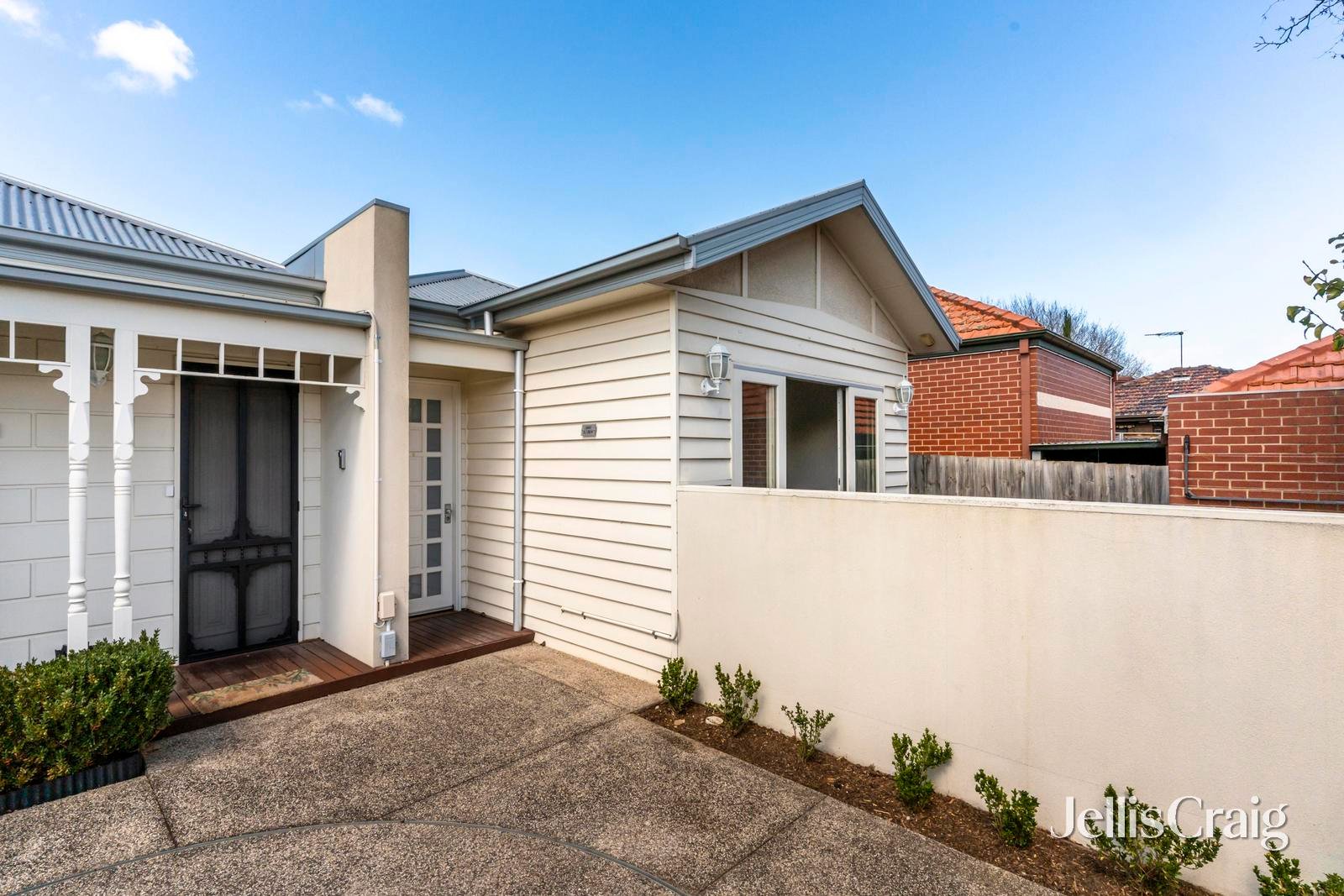 1/22A Violet Street, Essendon image 1