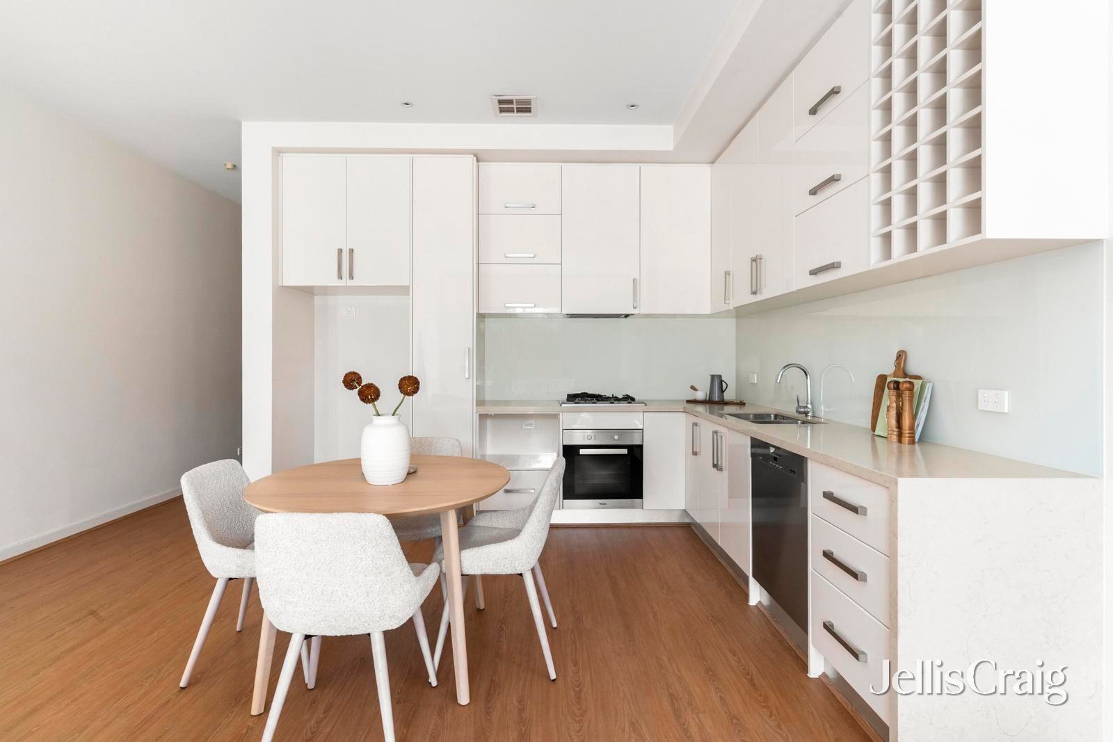 1/22A Violet Street, Essendon image 4