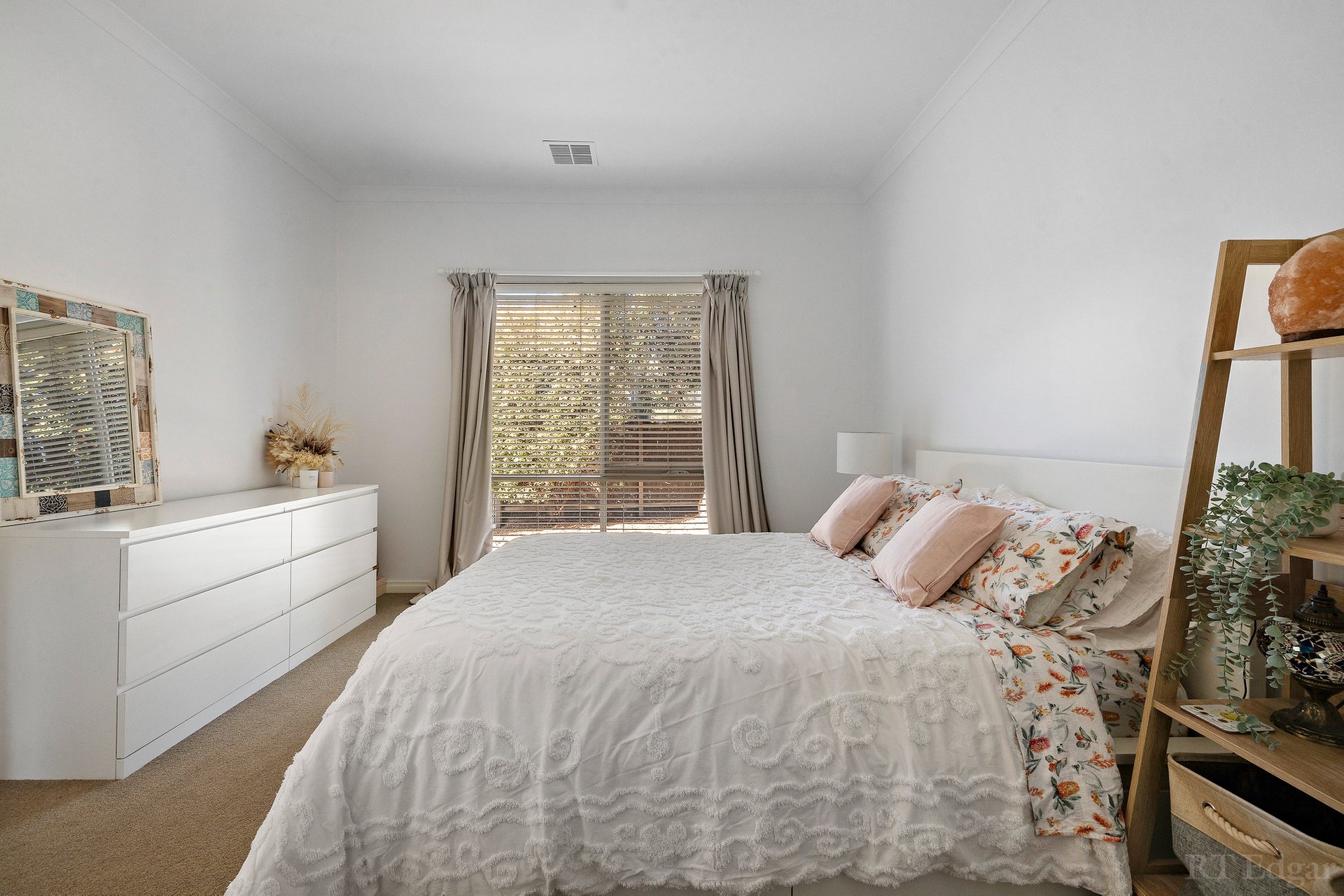 Property Gallery Thumbnail 6