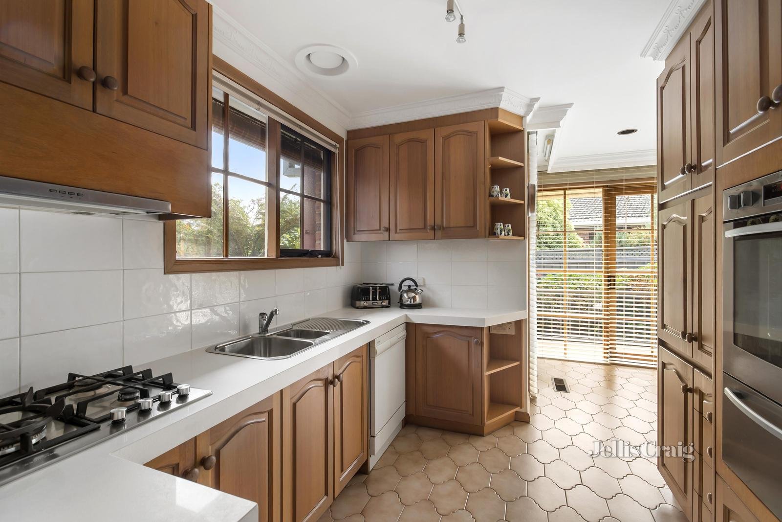 1/23 Clyde Street, Glen Iris image 2