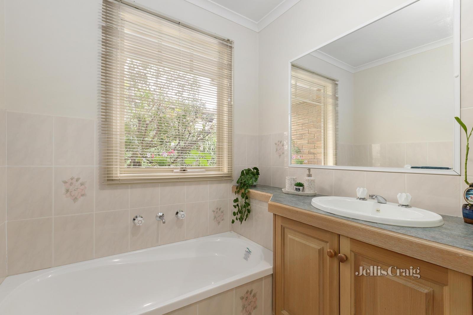 1/23 Lorimer Street, Greensborough image 4