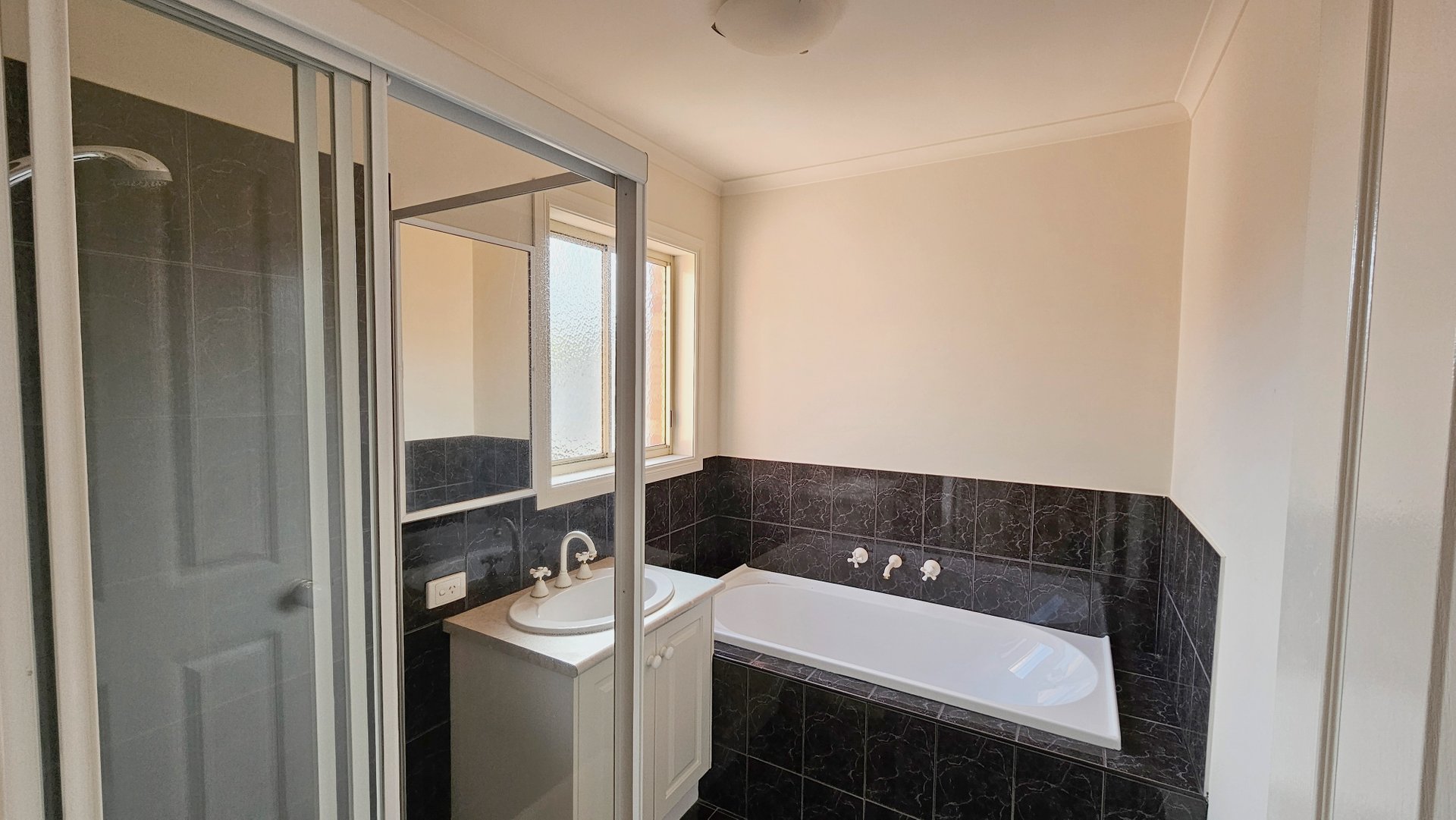 1/23 Manchester Grove, Glen Huntly image 12