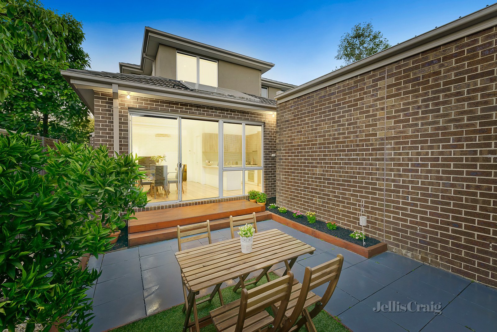 1/23 Montgomery Avenue, Mount Waverley image 2