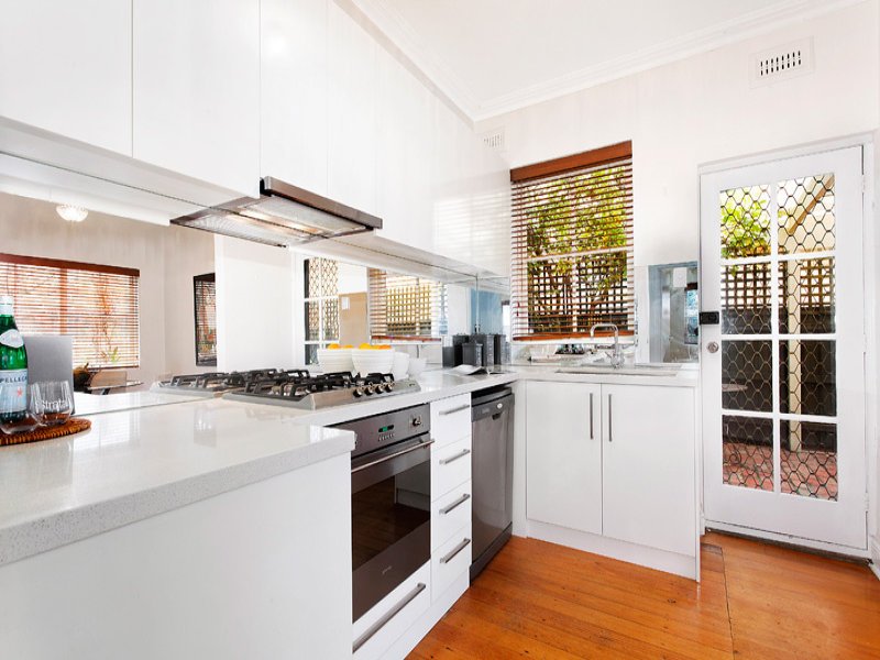 1/23 Pine Avenue, Elwood image 3