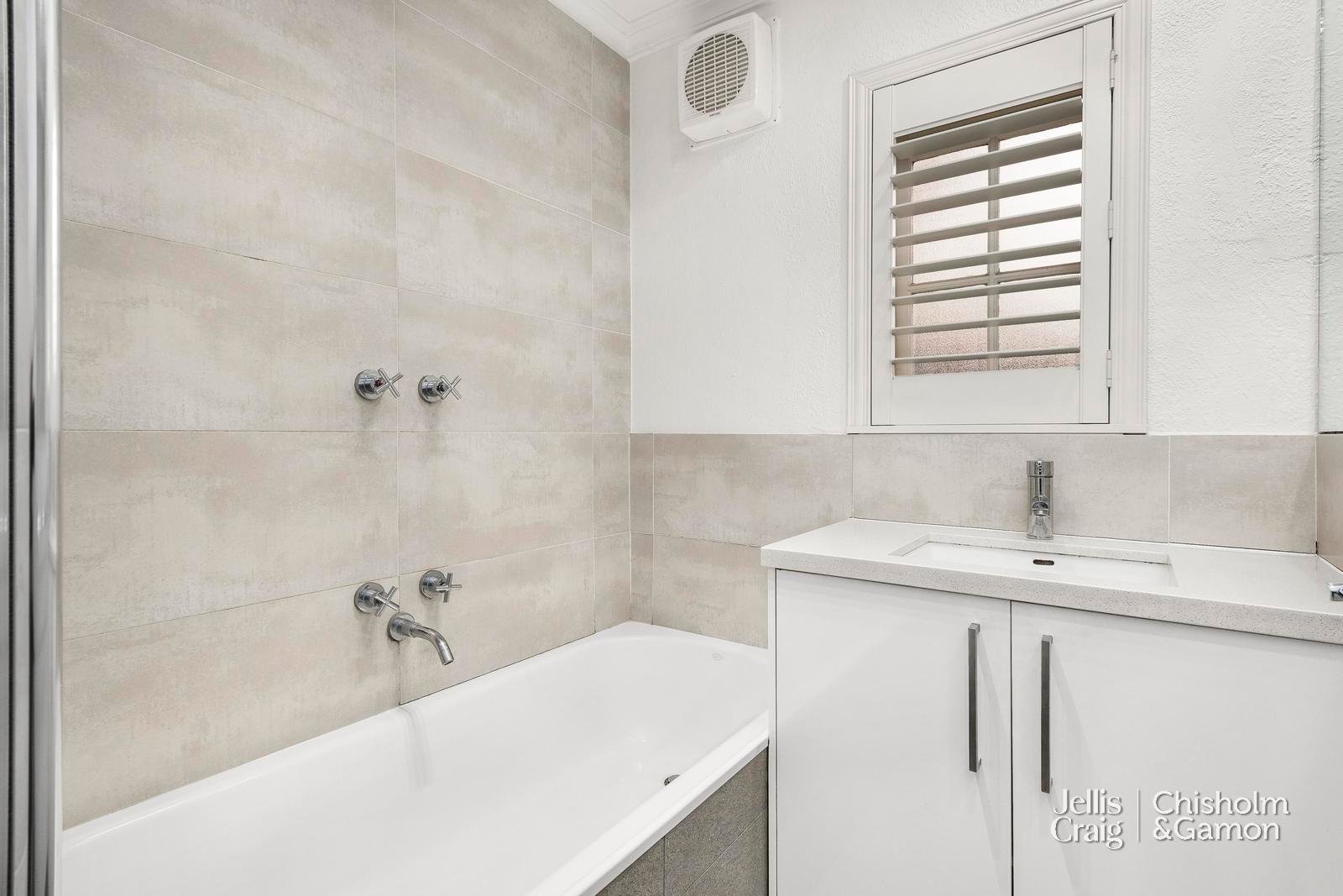 1/23 Pine Avenue, Elwood image 10