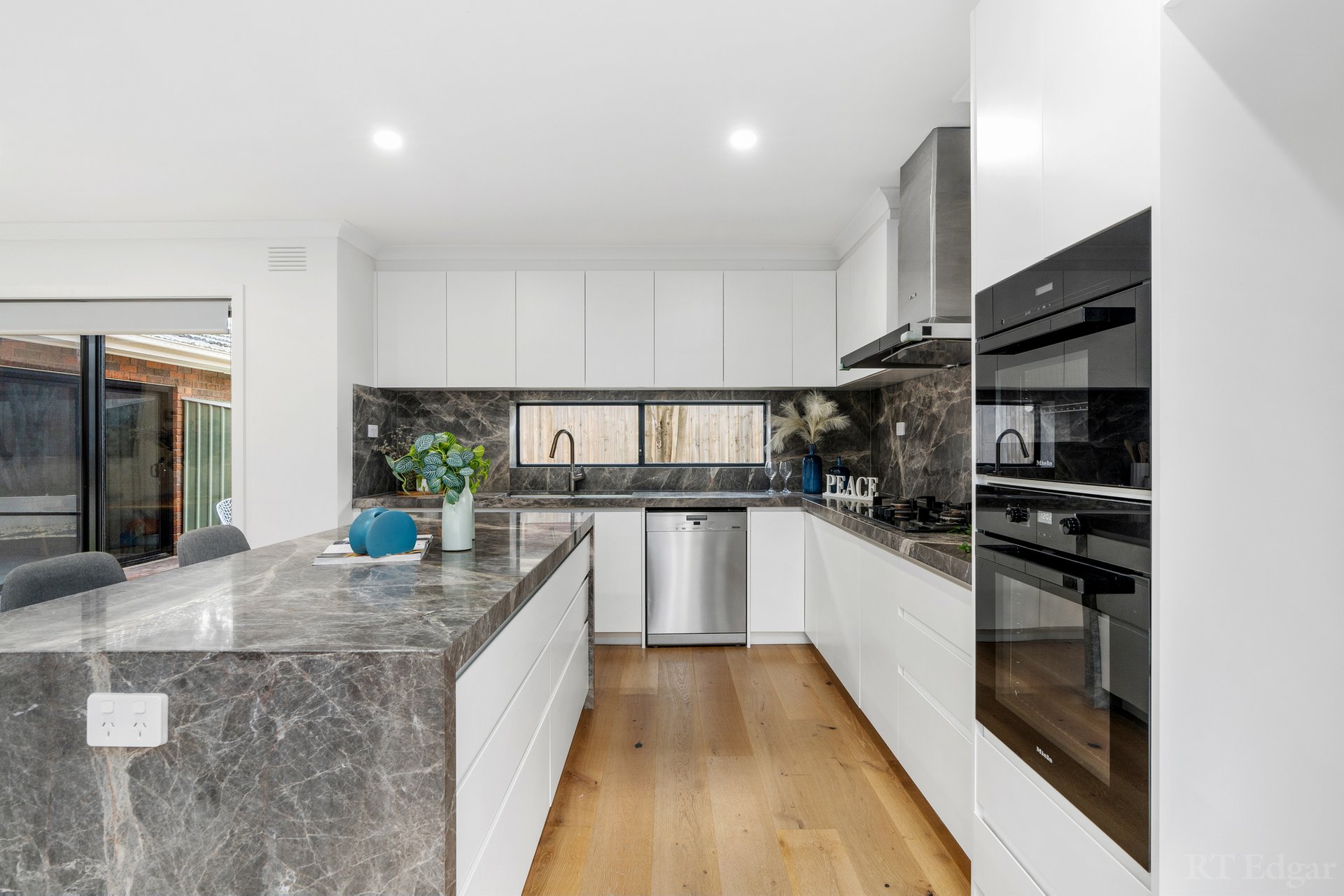 Property Gallery Thumbnail 6