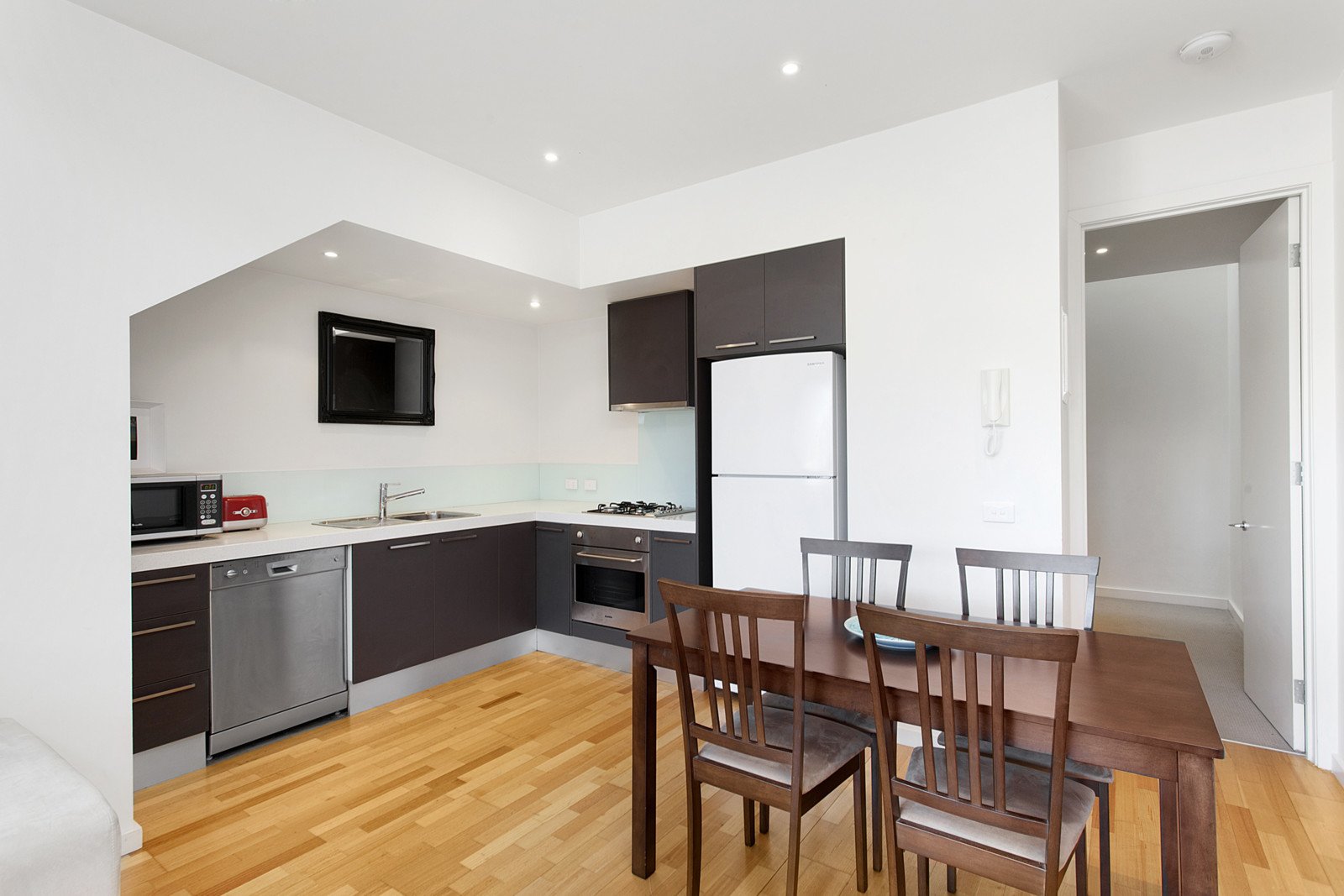 12/300 Racecourse Road, Flemington image 3