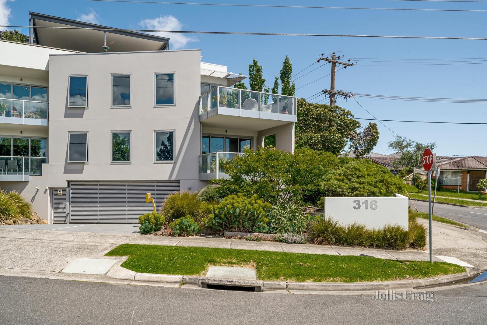 12/316 Manningham Road, Doncaster image 2