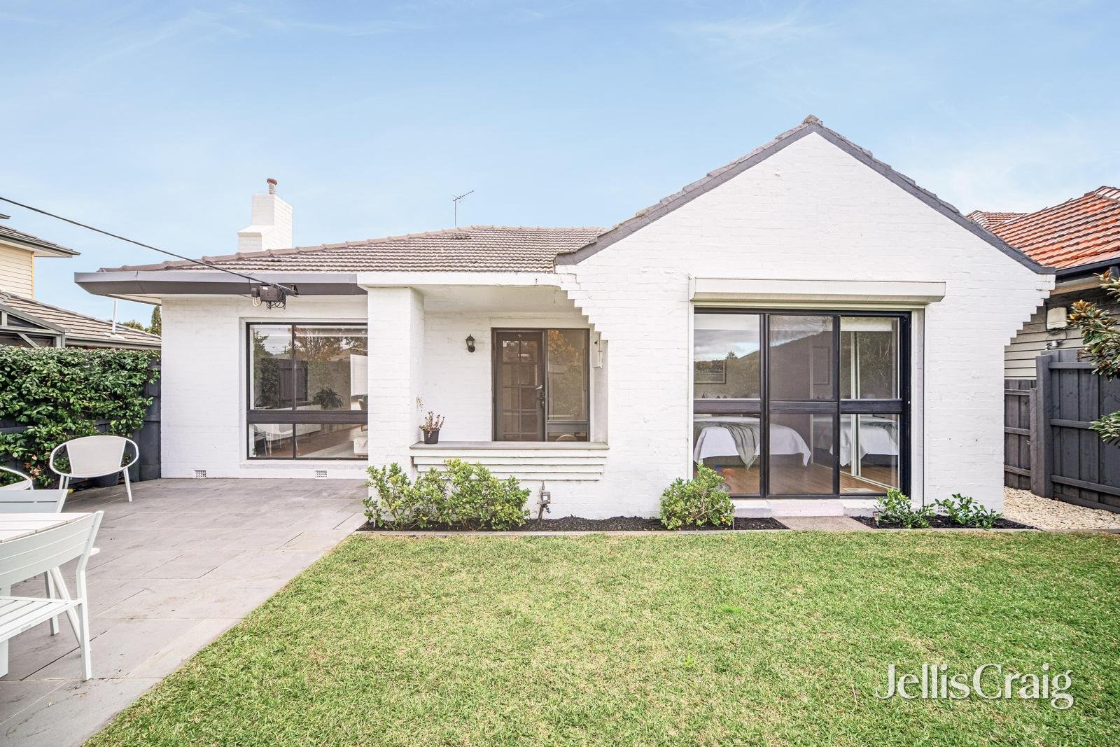 1/233 Warrigal Road, Cheltenham image 1