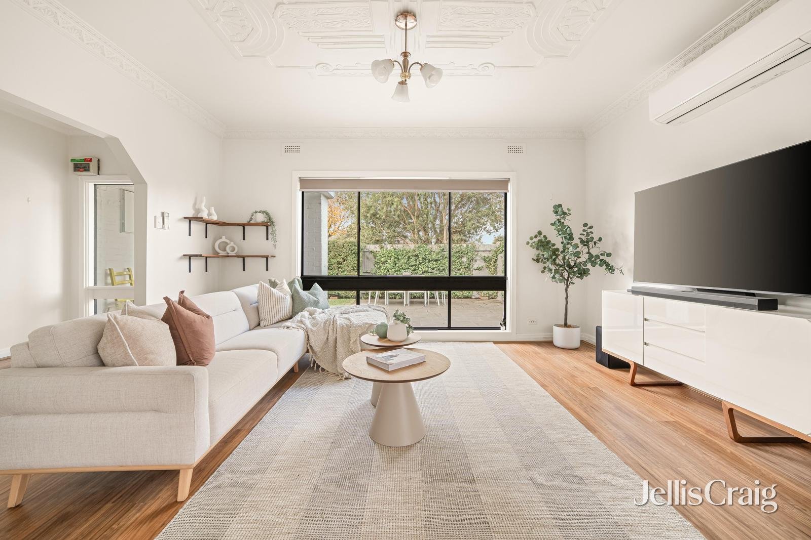 1/233 Warrigal Road, Cheltenham image 2
