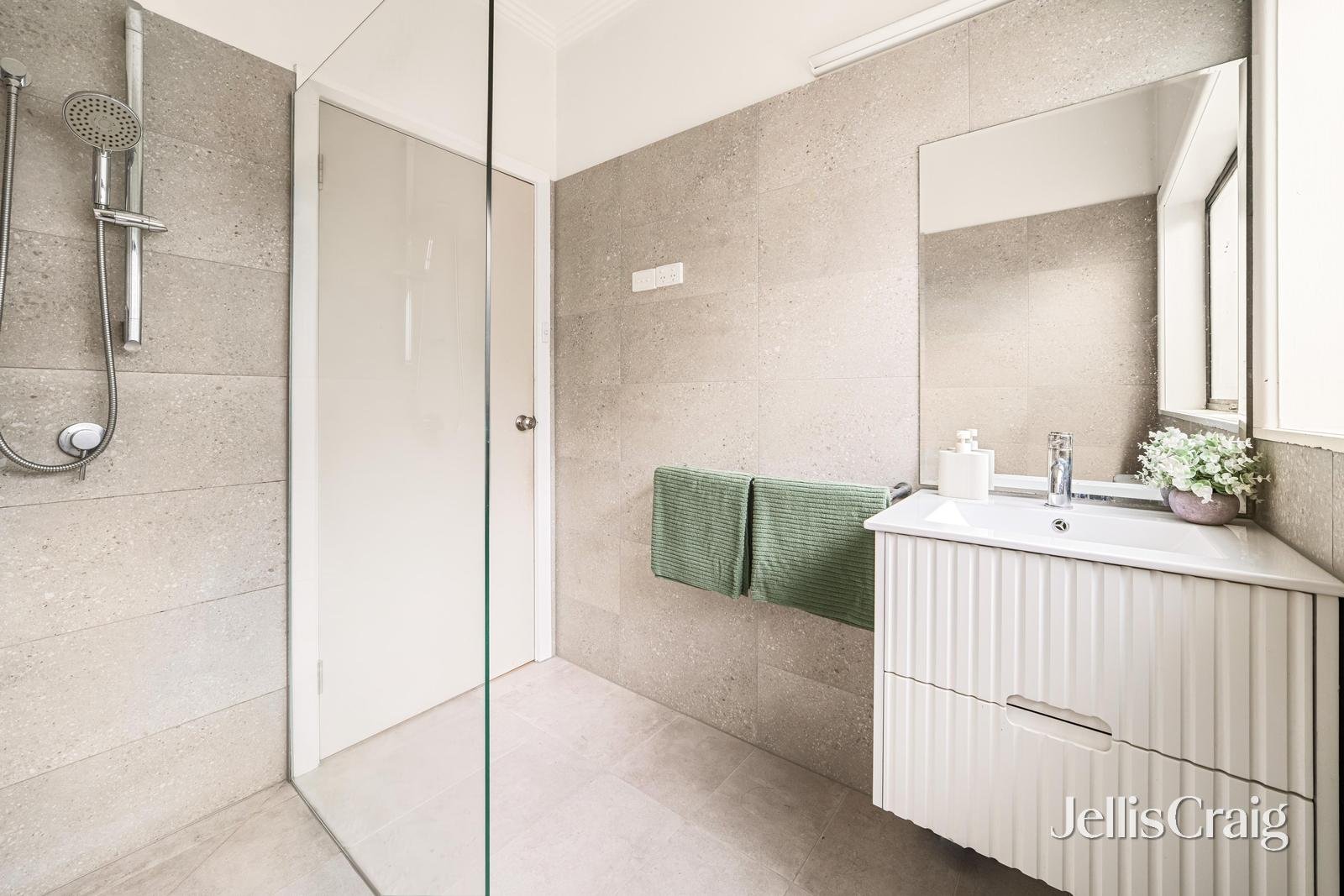 1/233 Warrigal Road, Cheltenham image 8