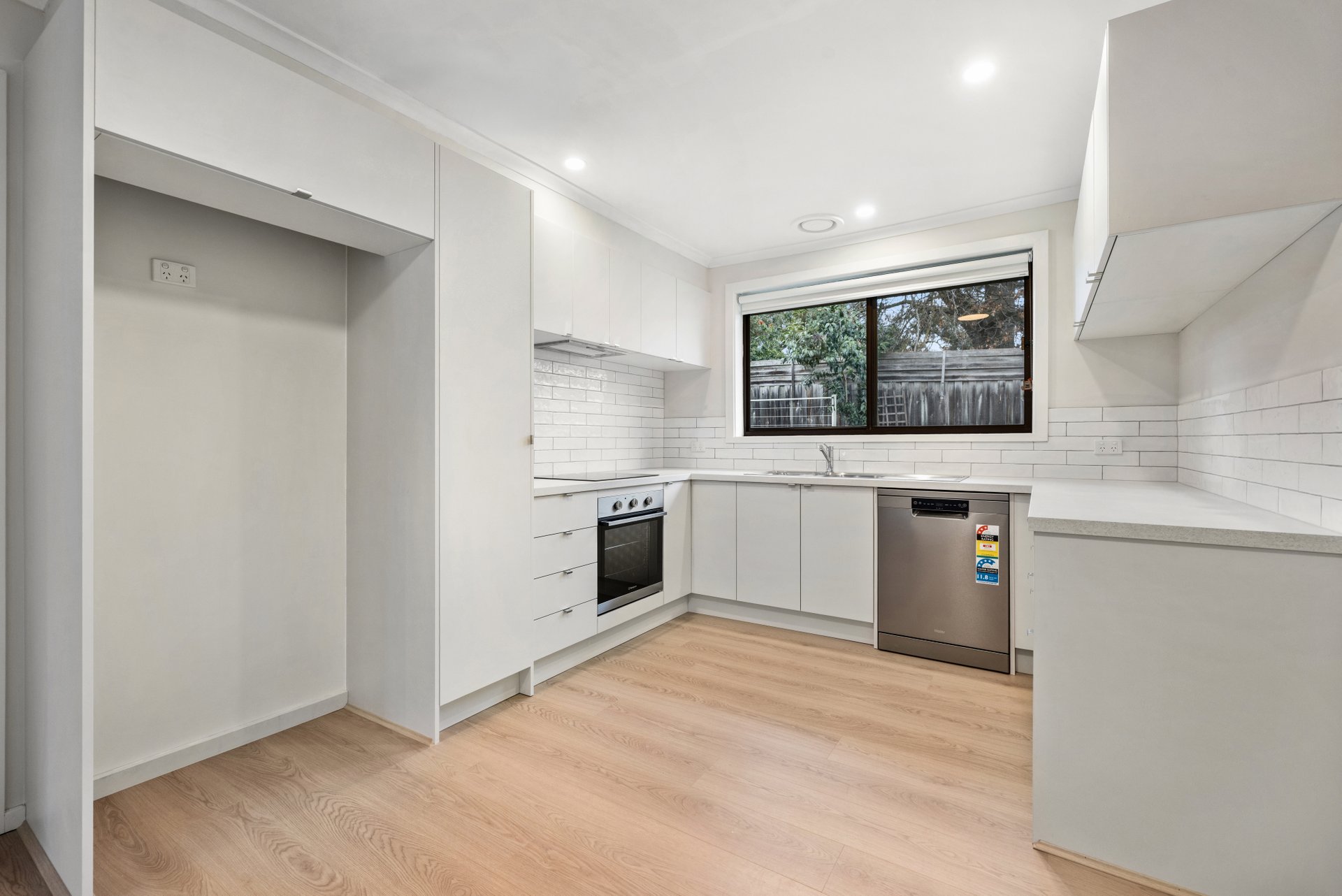12/37 Williams Road, Blackburn image 3