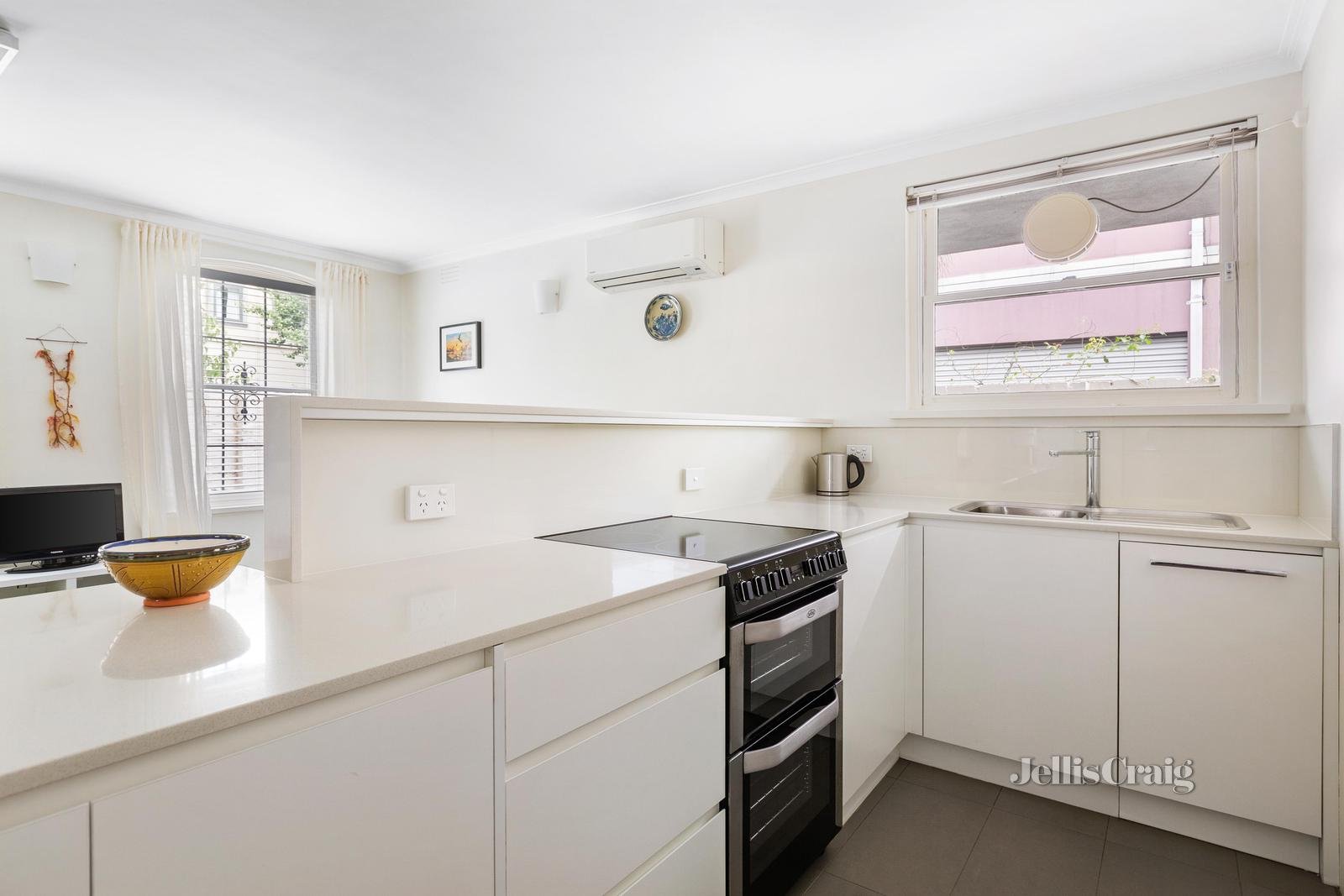 1/24-30 Raglan Street, South Melbourne image 5
