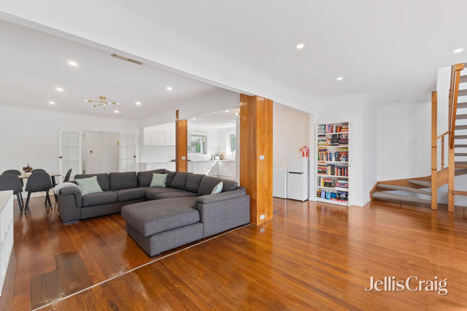 124 High Street, Doncaster image 2