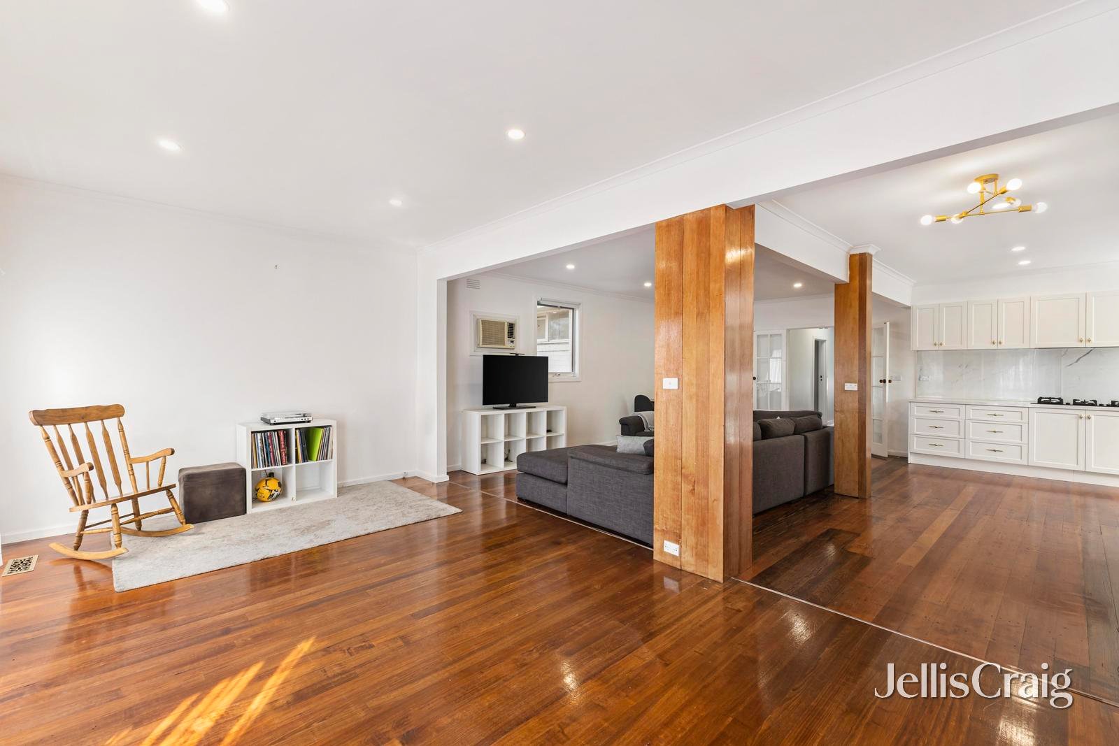 124 High Street, Doncaster image 3